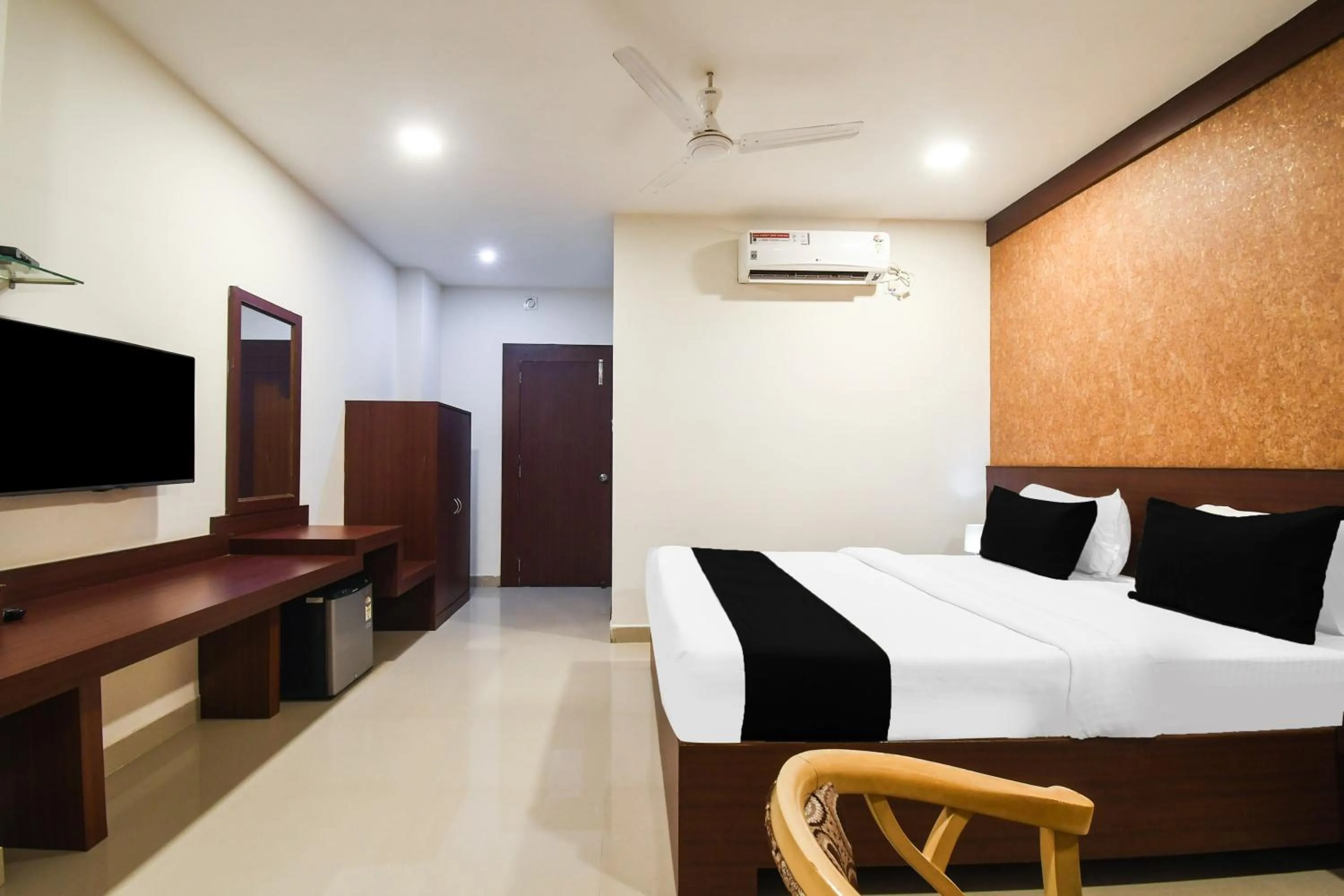 Bedroom in Townhouse Best Inn