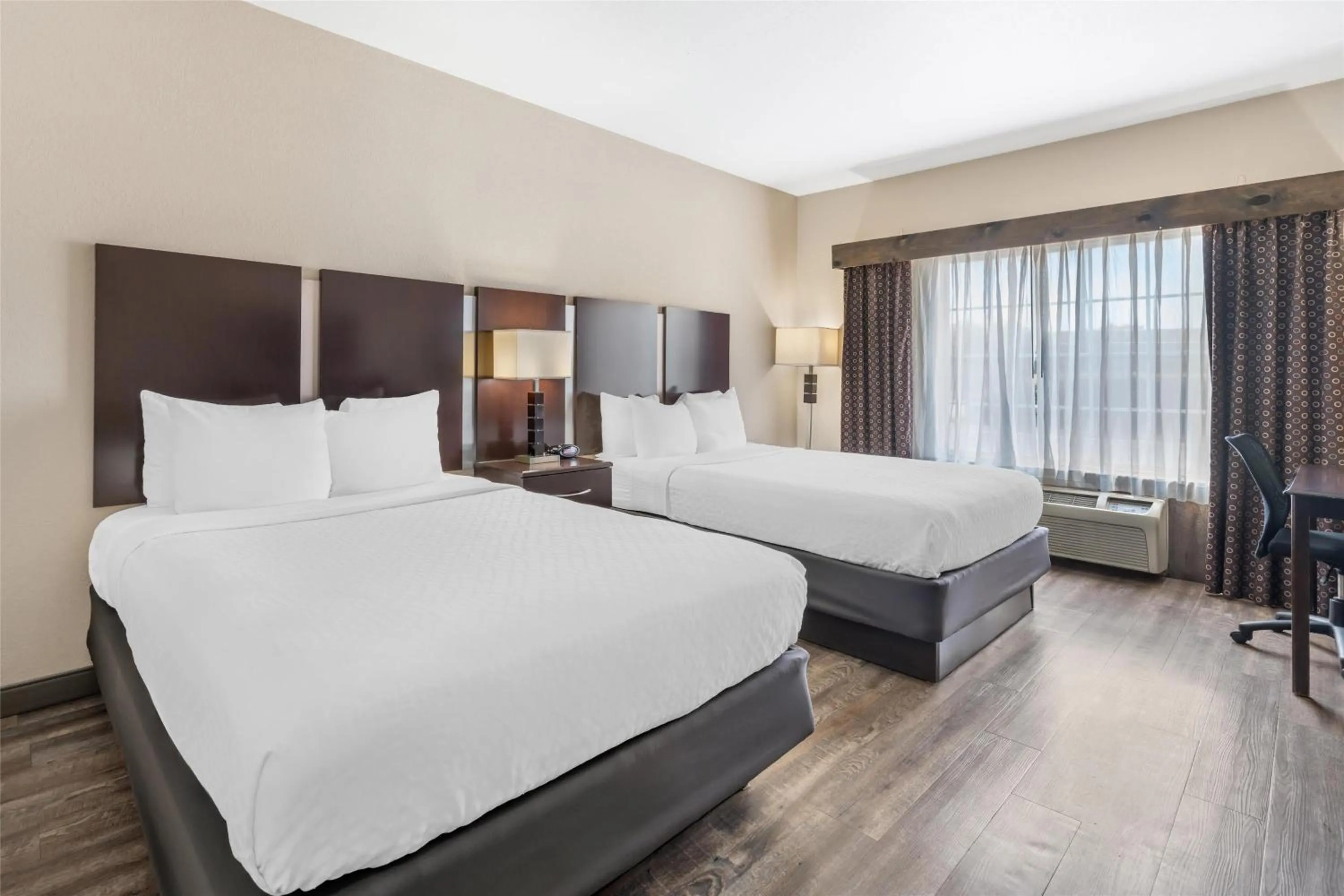 Bedroom, Bed in Best Western Plus Eastgate Inn & Suites