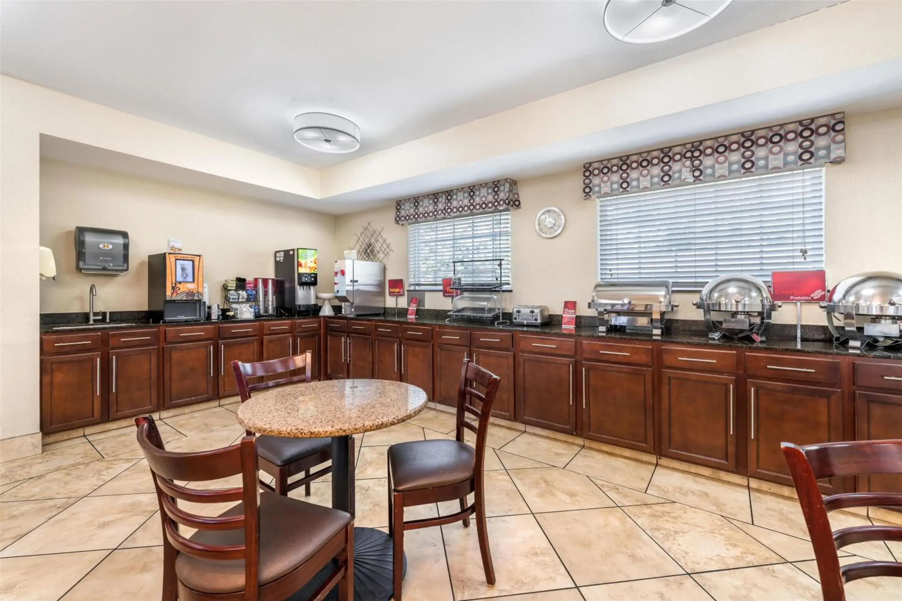 Breakfast in Best Western Plus Eastgate Inn & Suites Breakfast in Best Western Plus Eastgate Inn & Suites