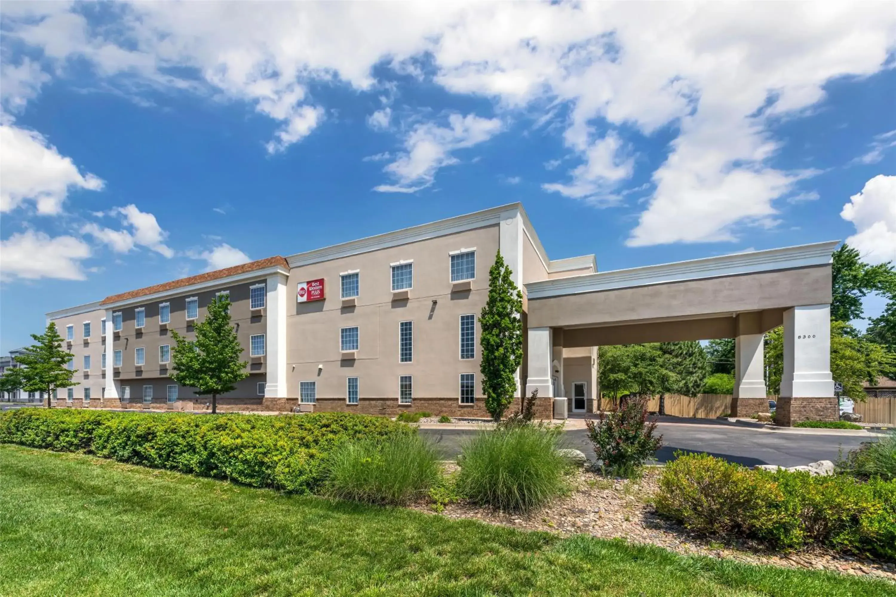 Property building in Best Western Plus Eastgate Inn & Suites Property building in Best Western Plus Eastgate Inn & Suites