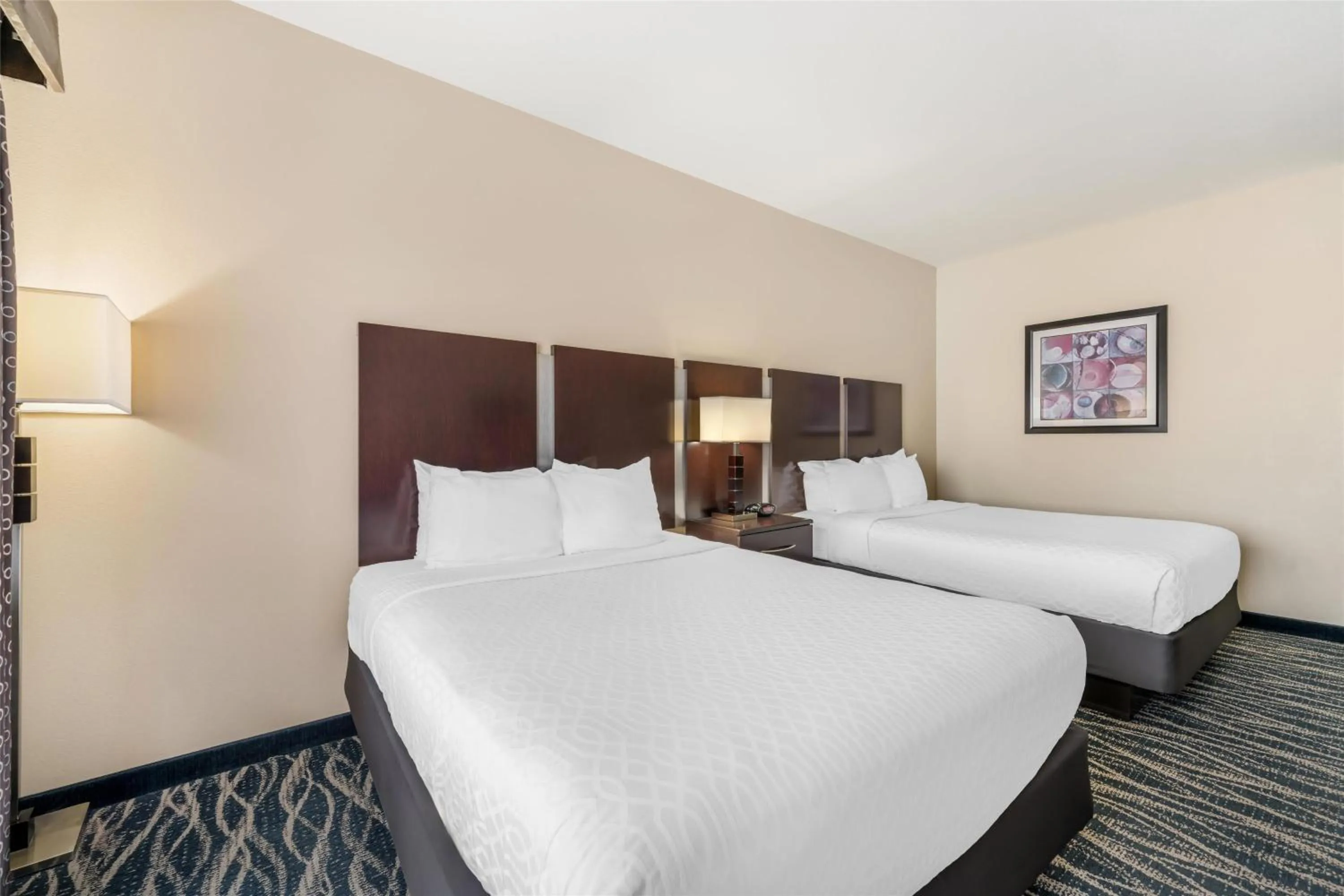 Bedroom, Bed in Best Western Plus Eastgate Inn & Suites