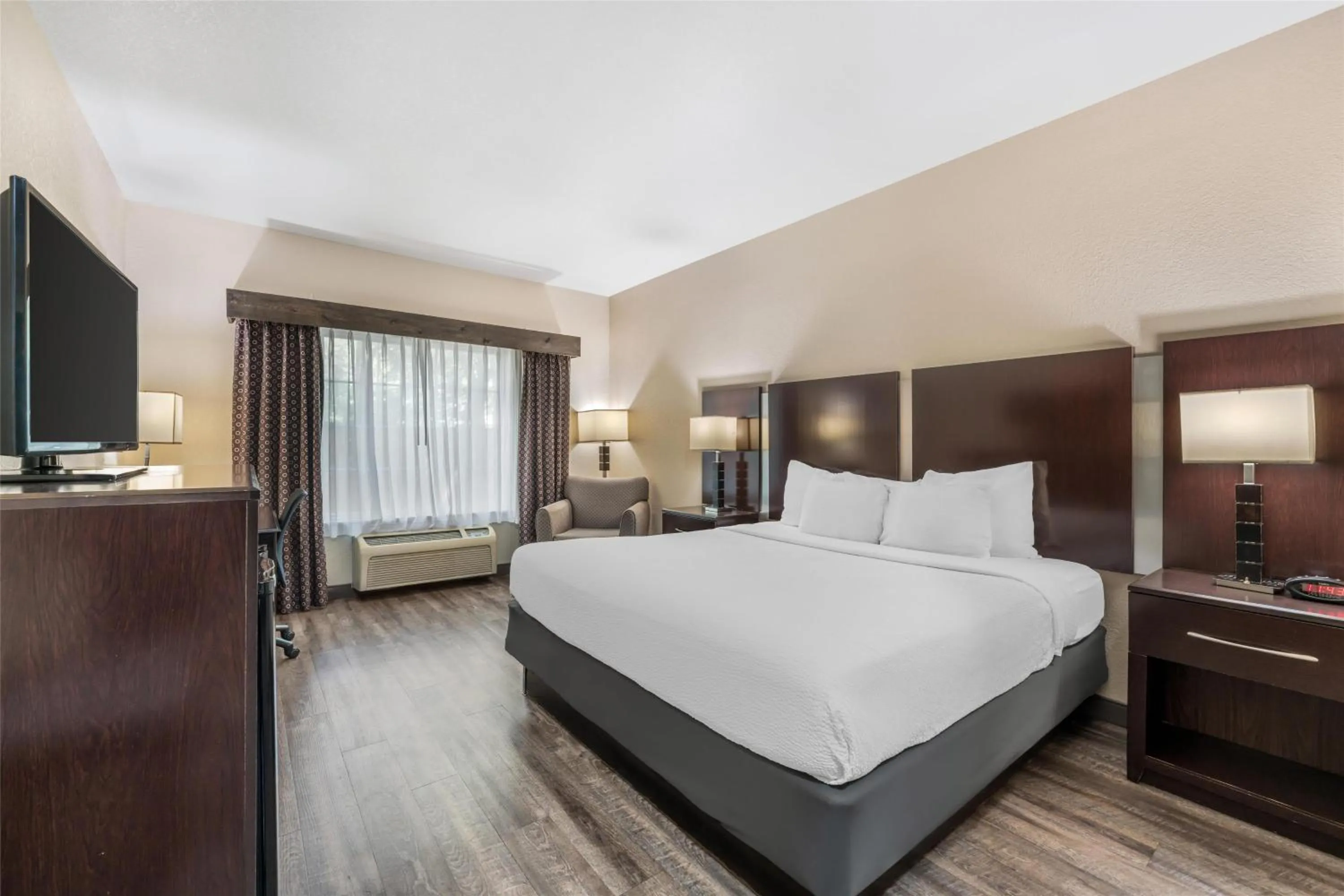 Bedroom, Bed in Best Western Plus Eastgate Inn & Suites