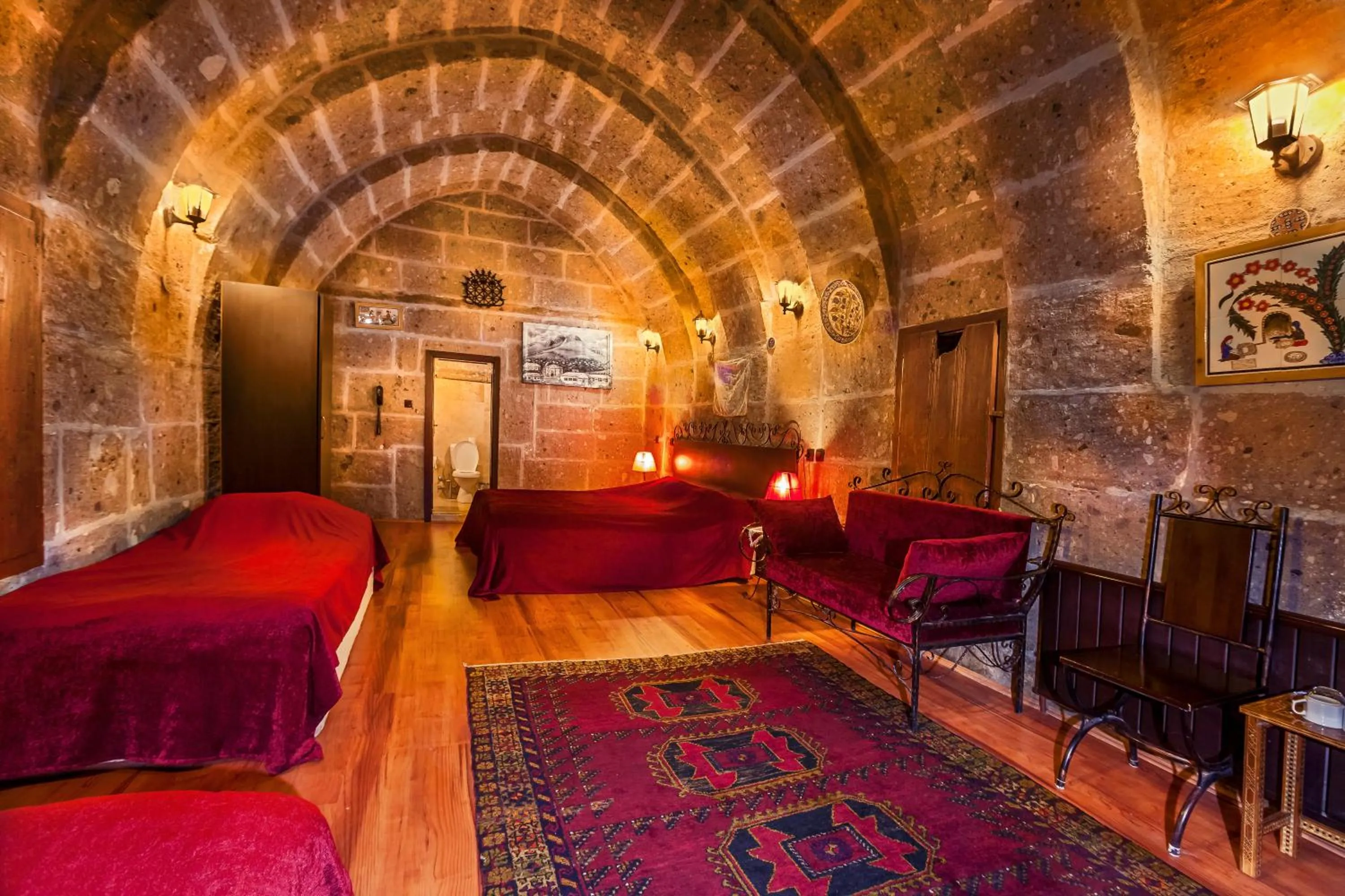 Photo of the whole room, Bed in Kapadokya Ihlara Konaklari & Caves