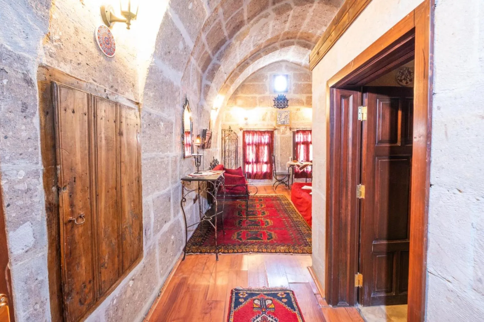 Photo of the whole room, Bed in Kapadokya Ihlara Konaklari & Caves