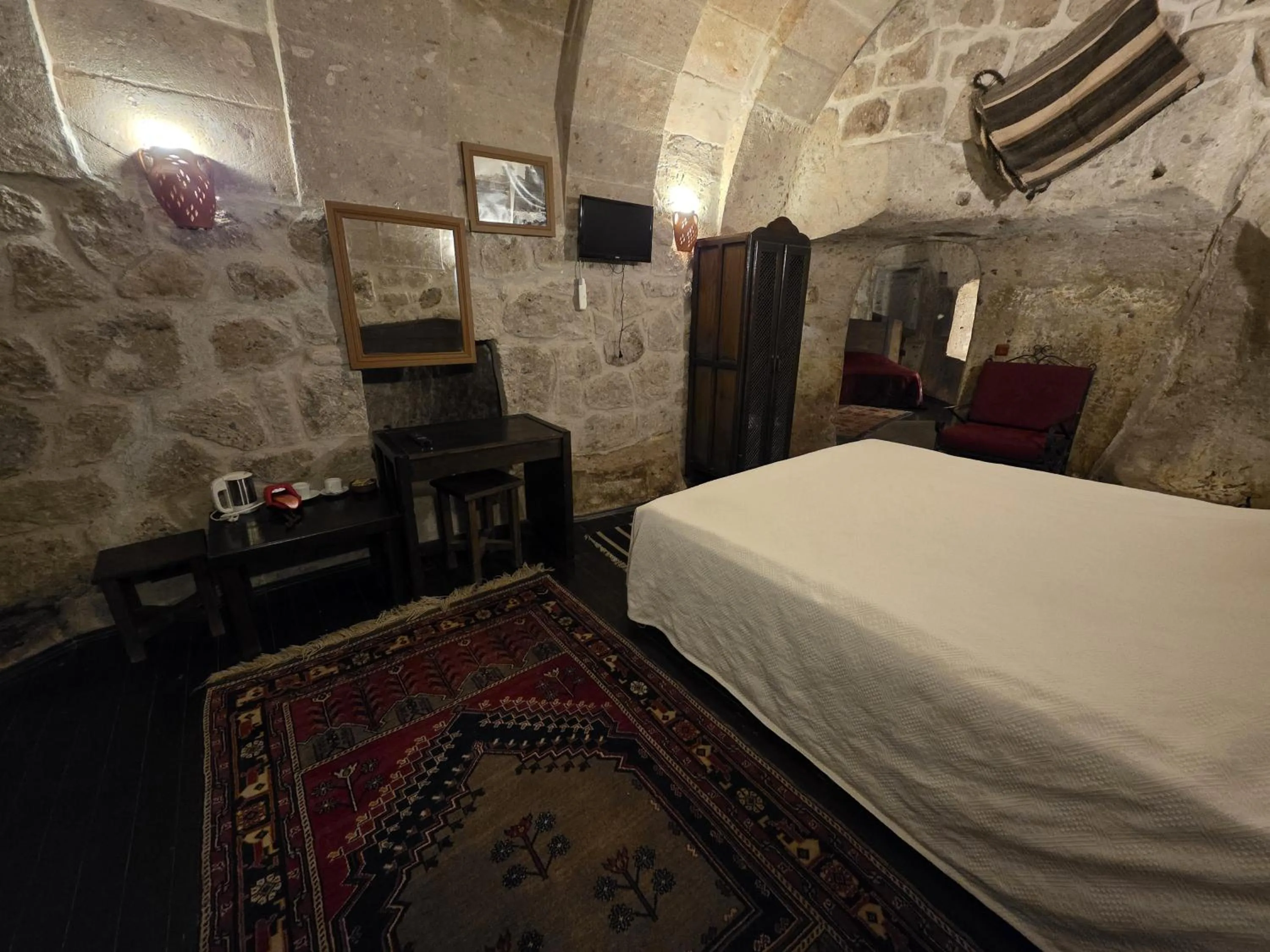 Photo of the whole room, Bed in Kapadokya Ihlara Konaklari & Caves