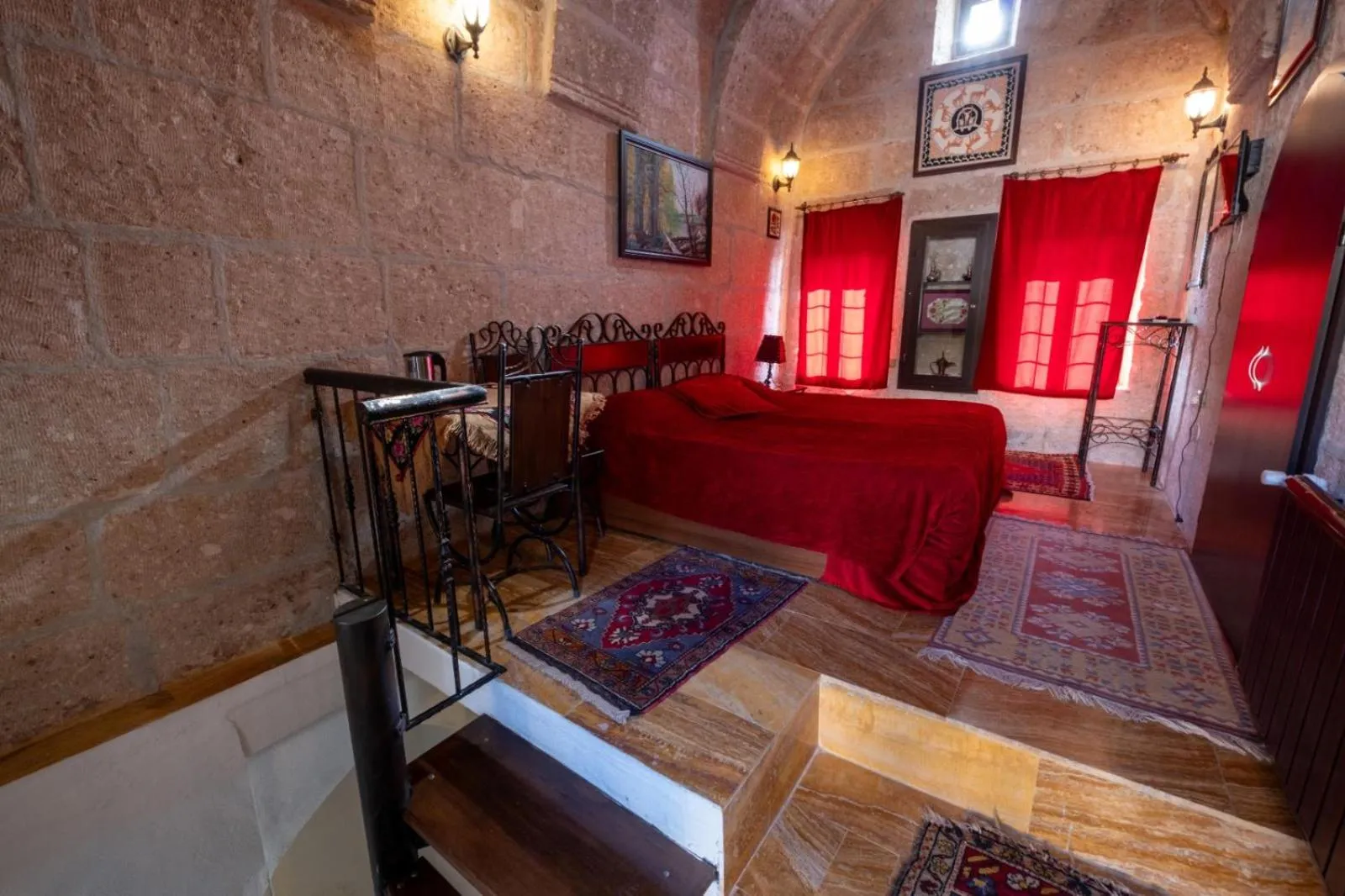 Photo of the whole room, Bed in Kapadokya Ihlara Konaklari & Caves