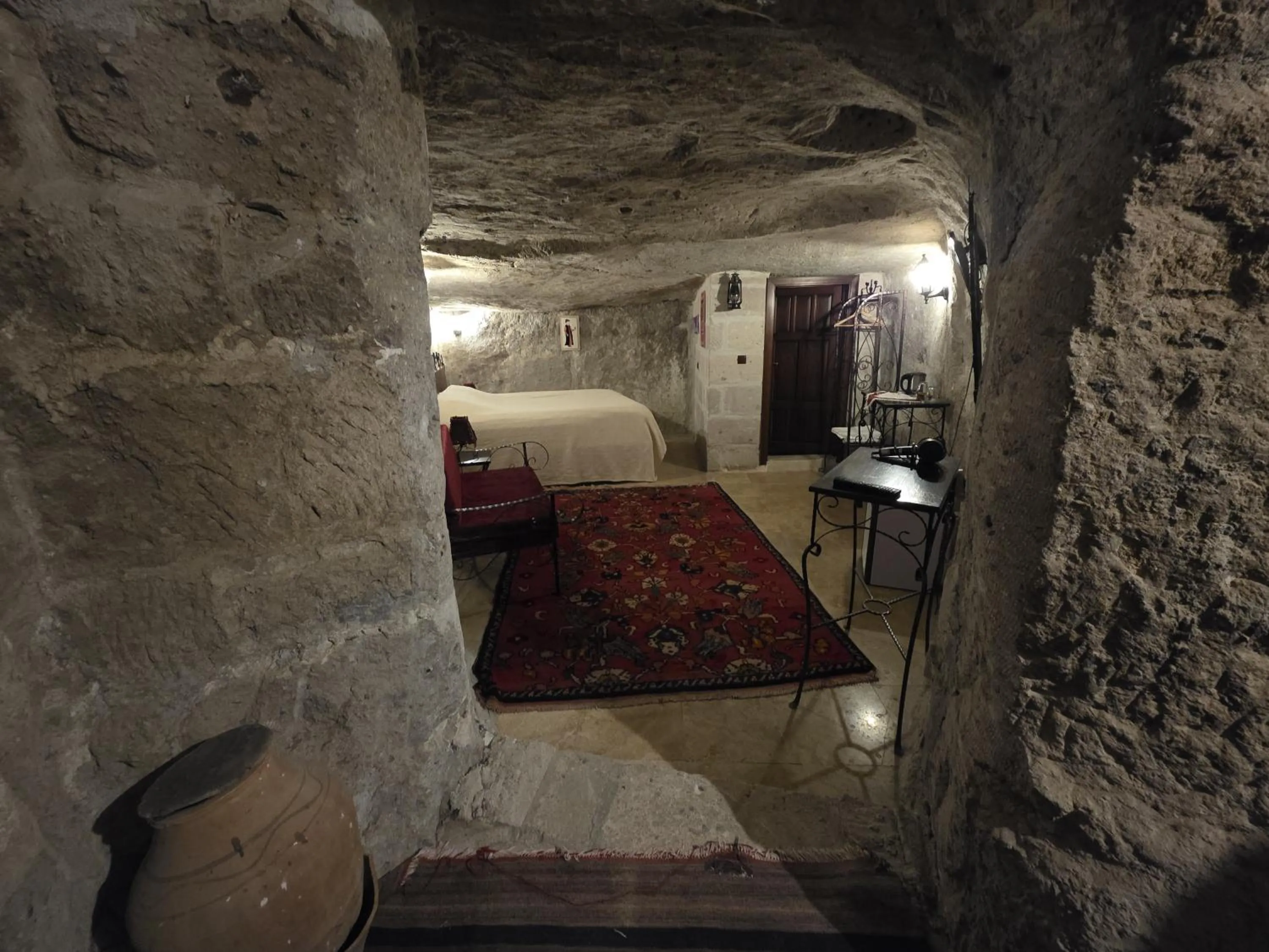 Photo of the whole room, Bed in Kapadokya Ihlara Konaklari & Caves