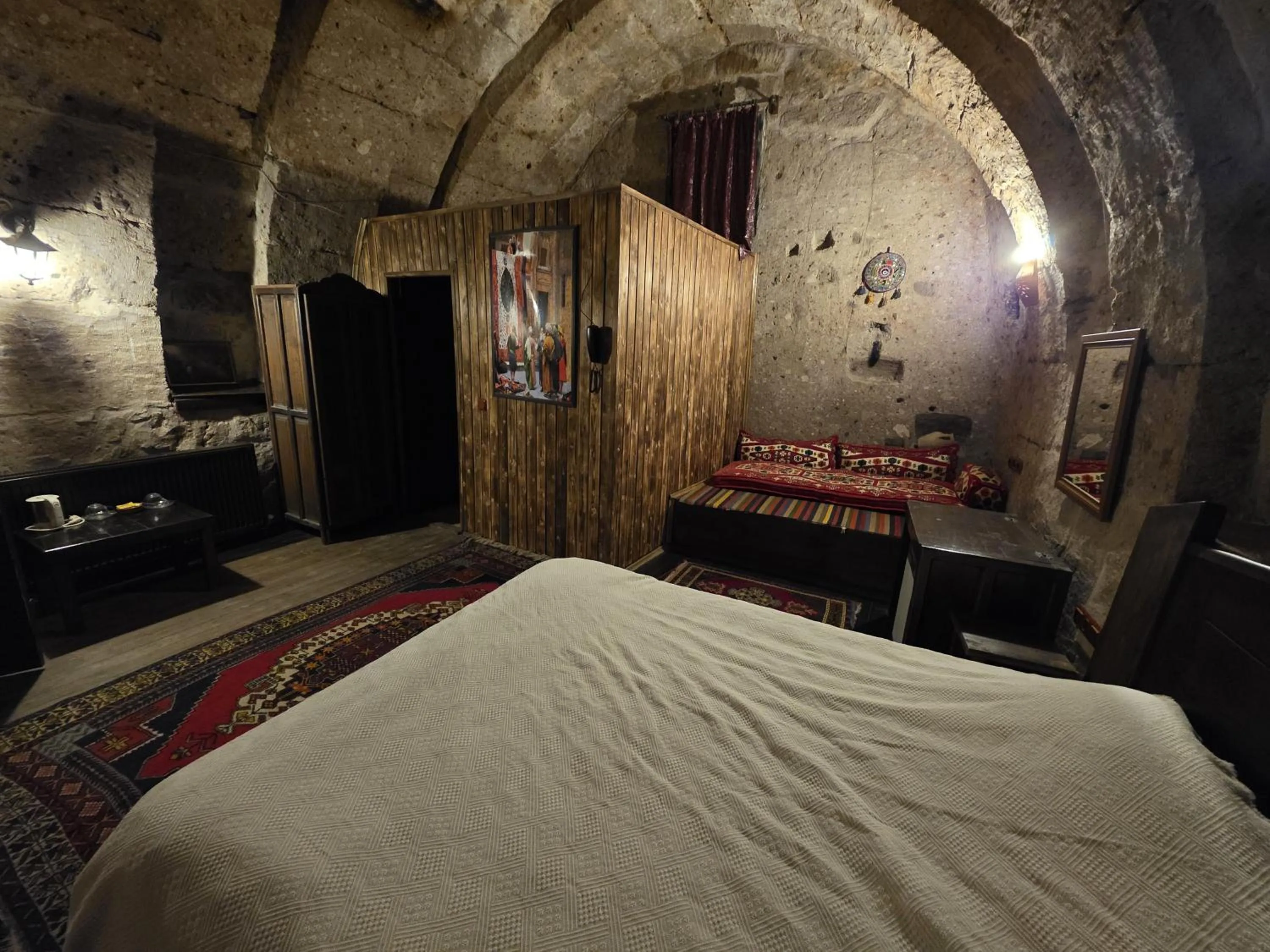 Photo of the whole room, Bed in Kapadokya Ihlara Konaklari & Caves