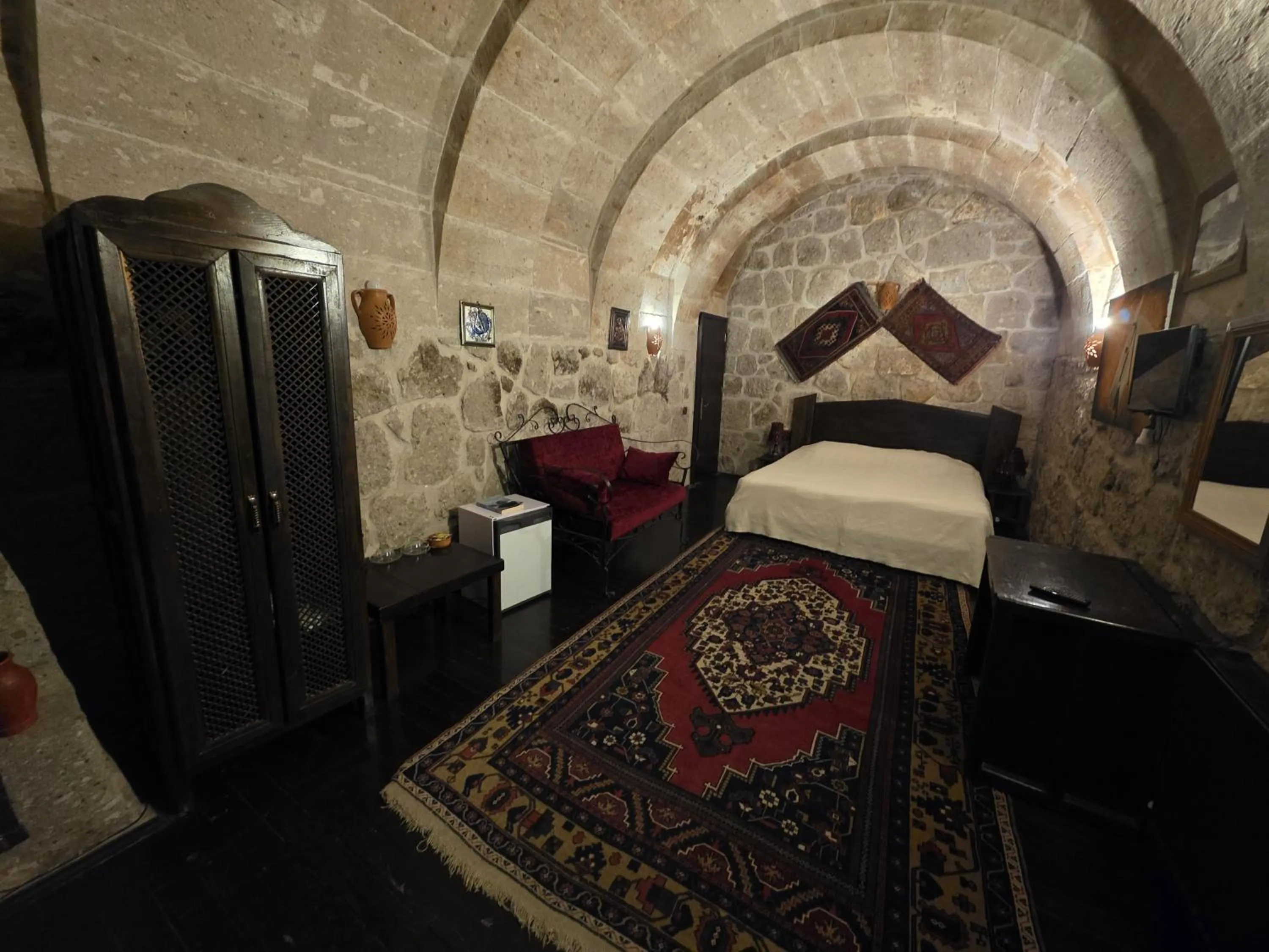 Photo of the whole room, Bed in Kapadokya Ihlara Konaklari & Caves
