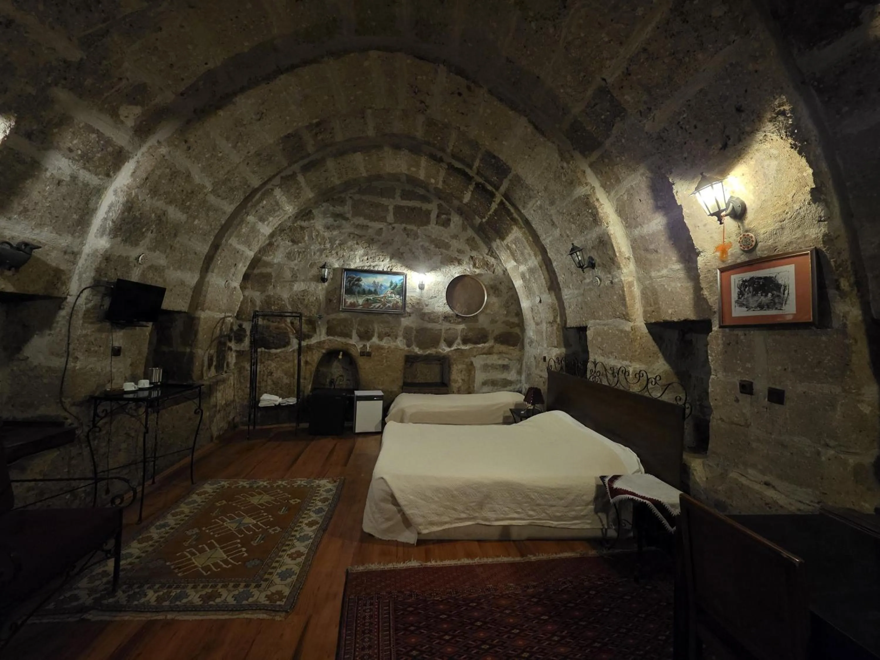 Photo of the whole room, Bed in Kapadokya Ihlara Konaklari & Caves