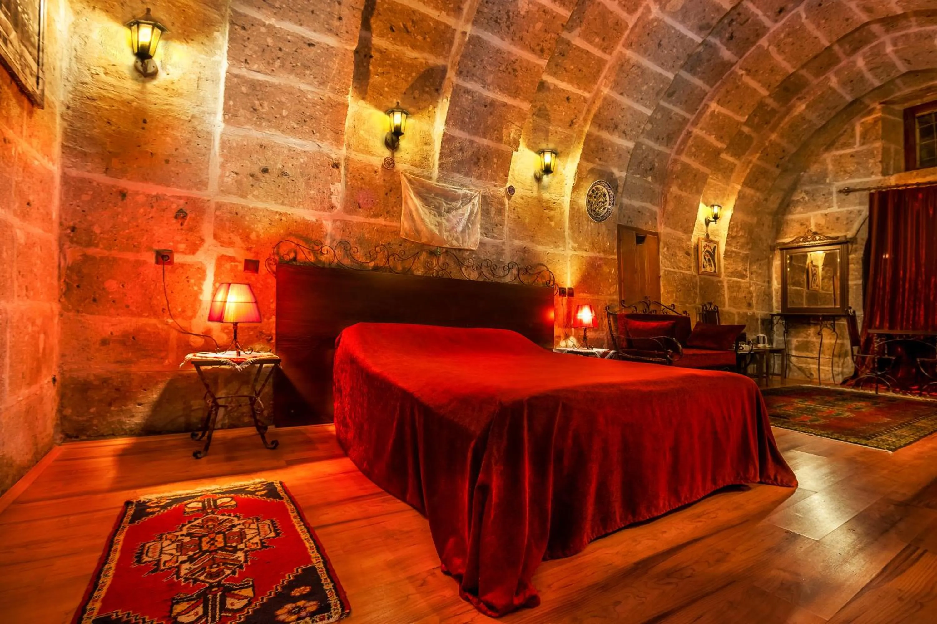 Photo of the whole room, Bed in Kapadokya Ihlara Konaklari & Caves