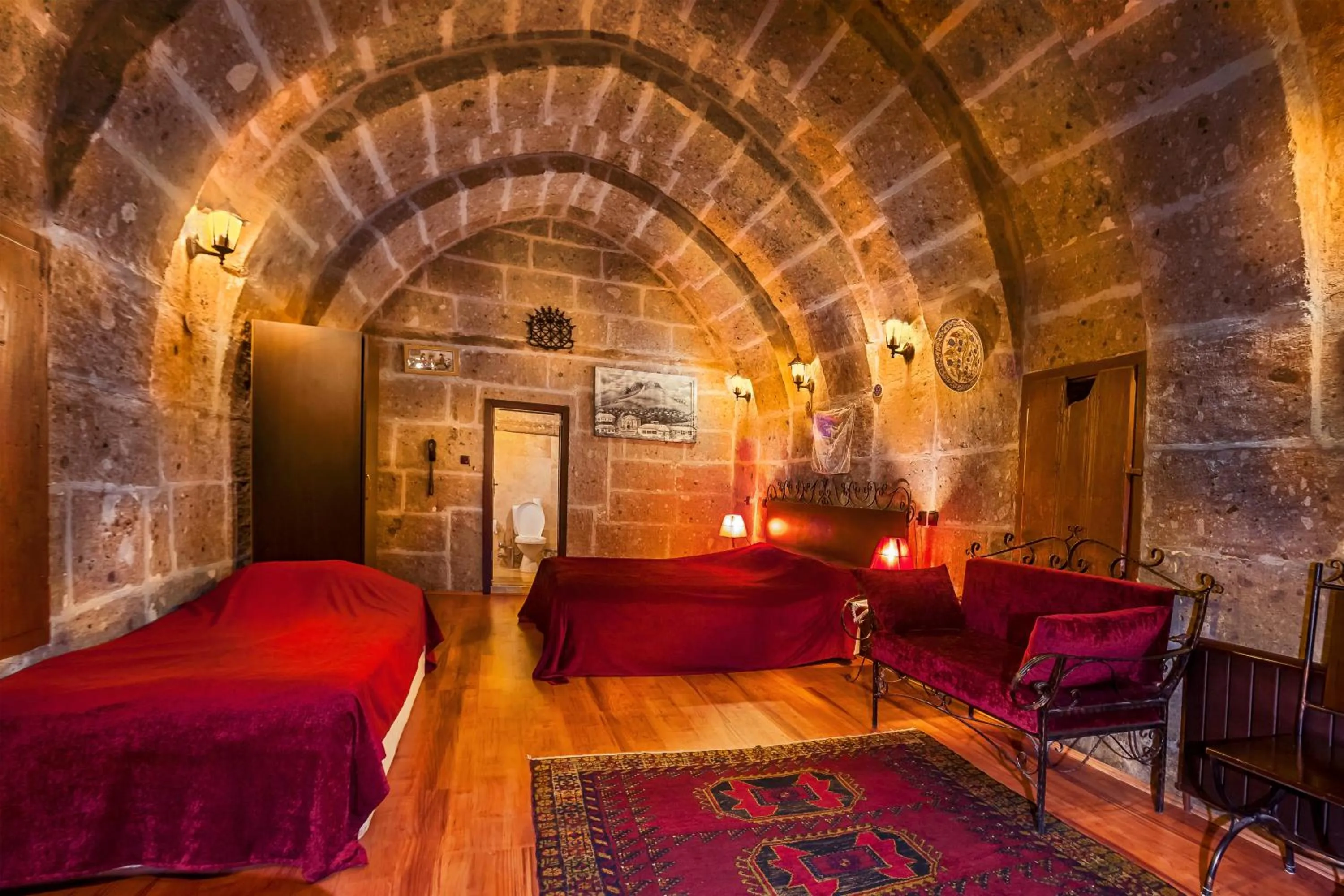 Photo of the whole room, Bed in Kapadokya Ihlara Konaklari & Caves