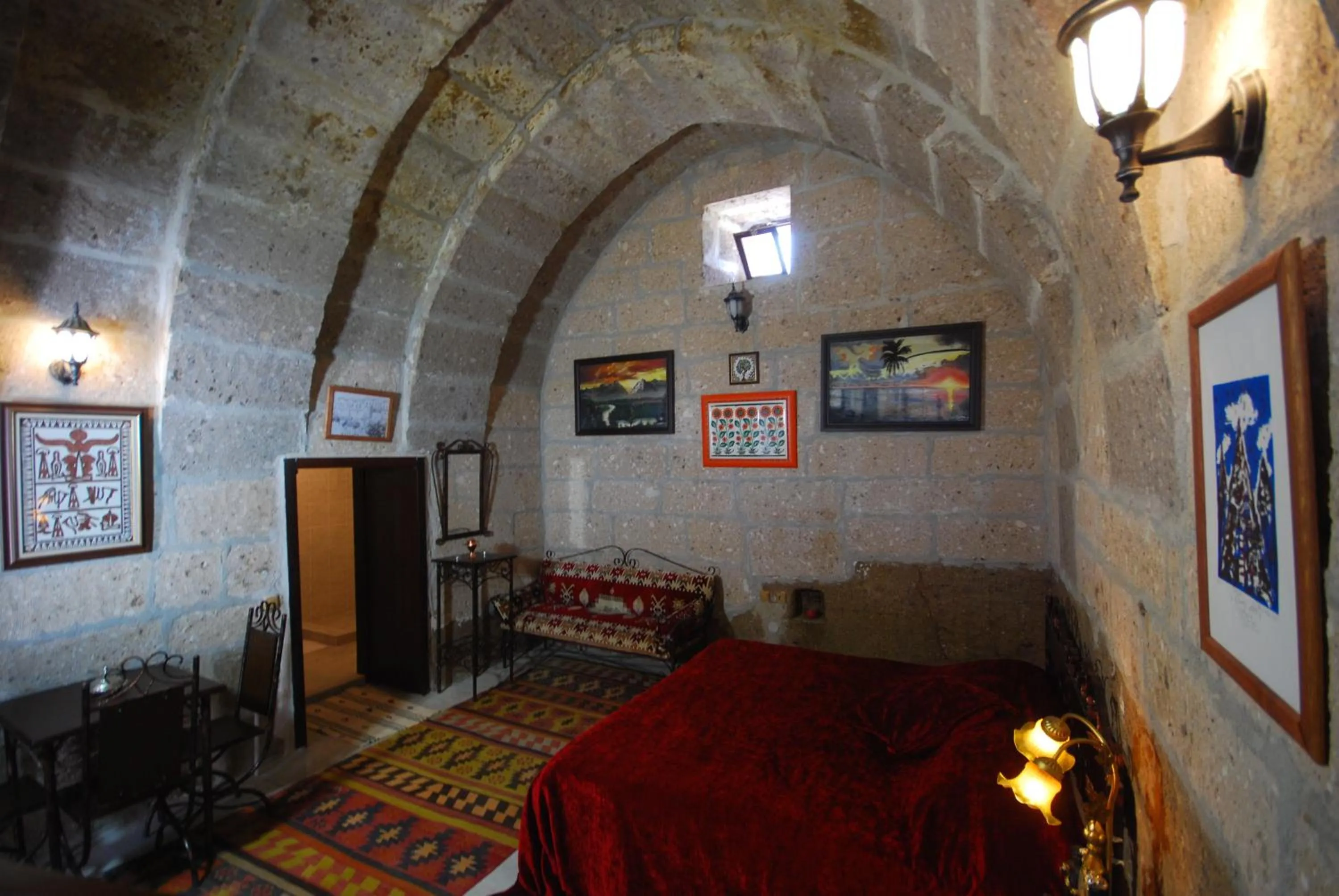 Photo of the whole room, Bed in Kapadokya Ihlara Konaklari & Caves