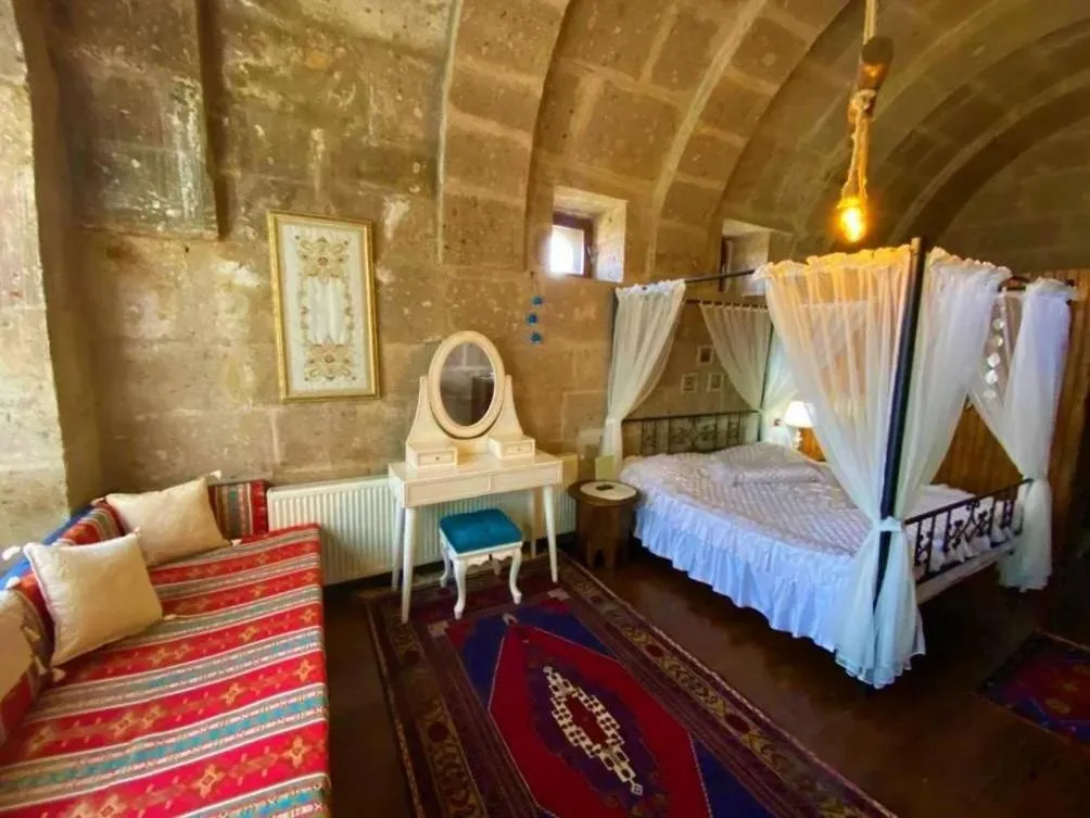 Photo of the whole room, Bed in Kapadokya Ihlara Konaklari & Caves