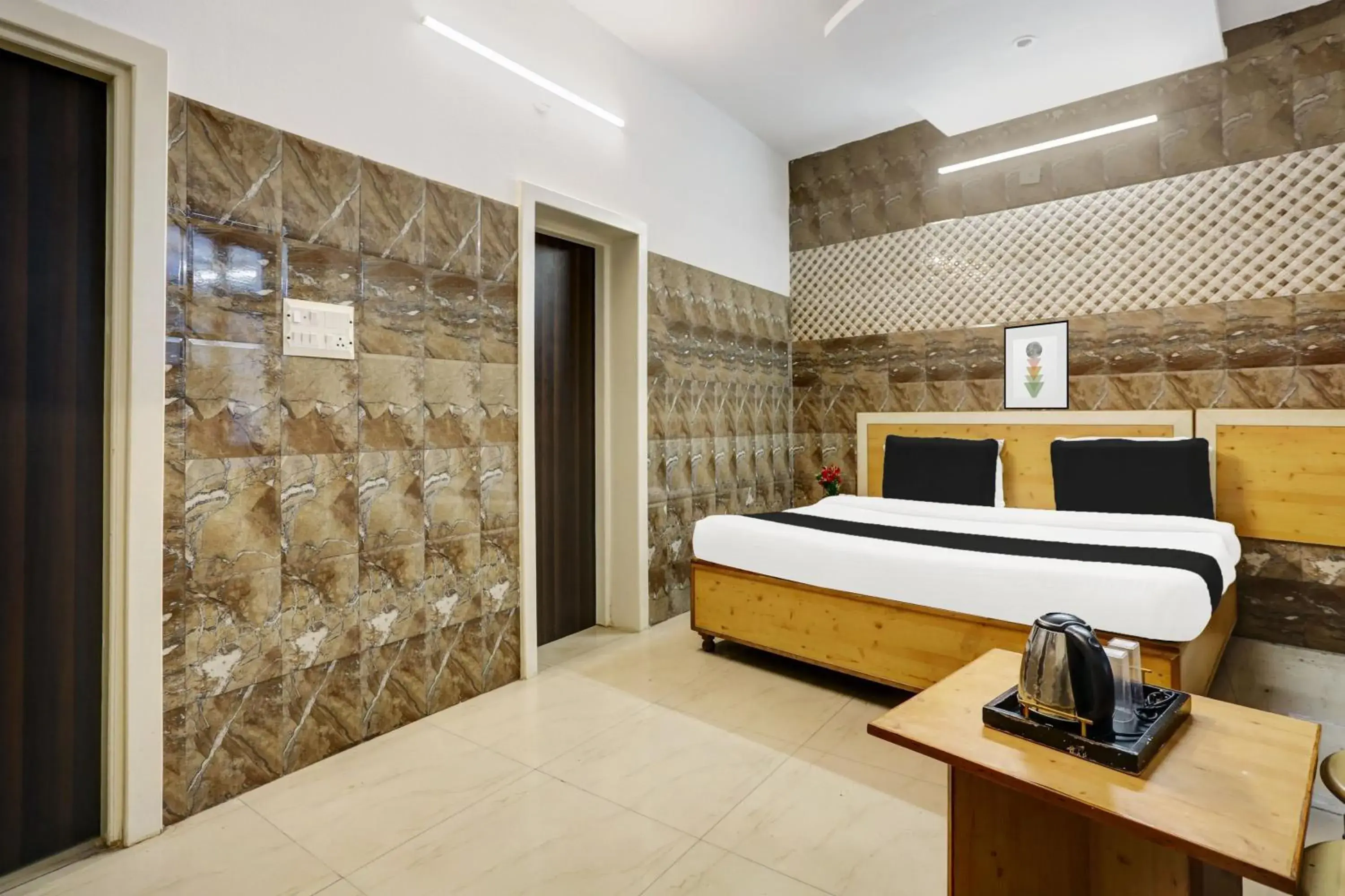 Bedroom in Hotel O Jammu Near Ragunath Bazaar Formerly GoodWill Bedroom in Hotel O Jammu Near Ragunath Bazaar Formerly GoodWill