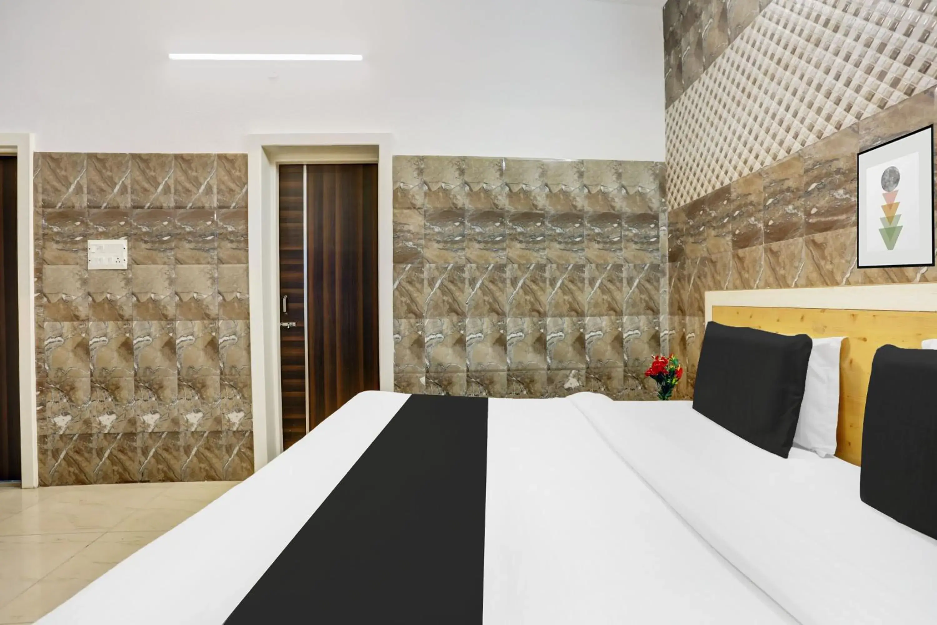 Bedroom, Bed in Hotel O Jammu Near Ragunath Bazaar Formerly GoodWill Bedroom, Bed in Hotel O Jammu Near Ragunath Bazaar Formerly GoodWill