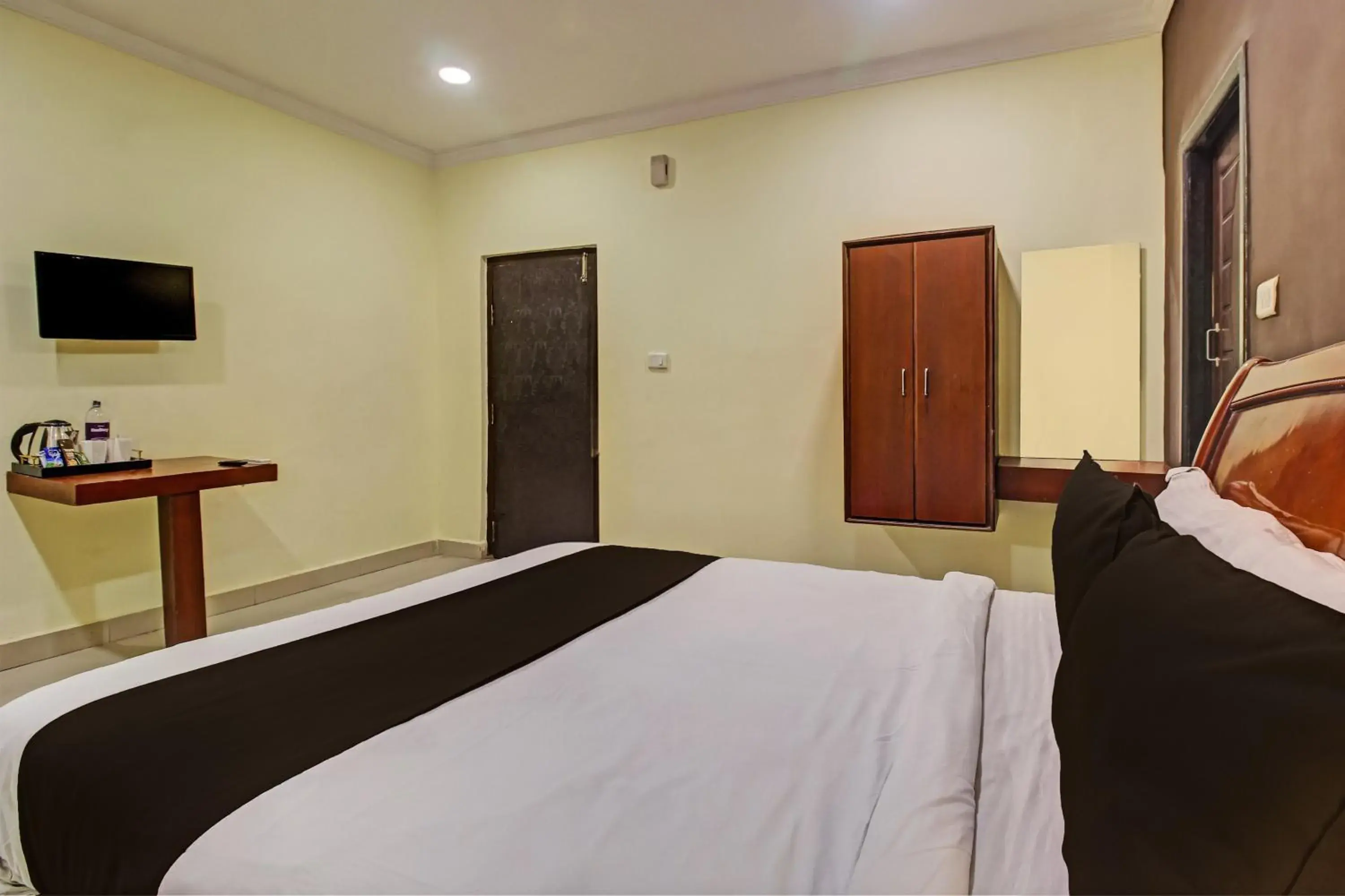 Bedroom, Bed in Hotel O Ruma Near Nampally Railway Station Bedroom, Bed in Hotel O Ruma Near Nampally Railway Station