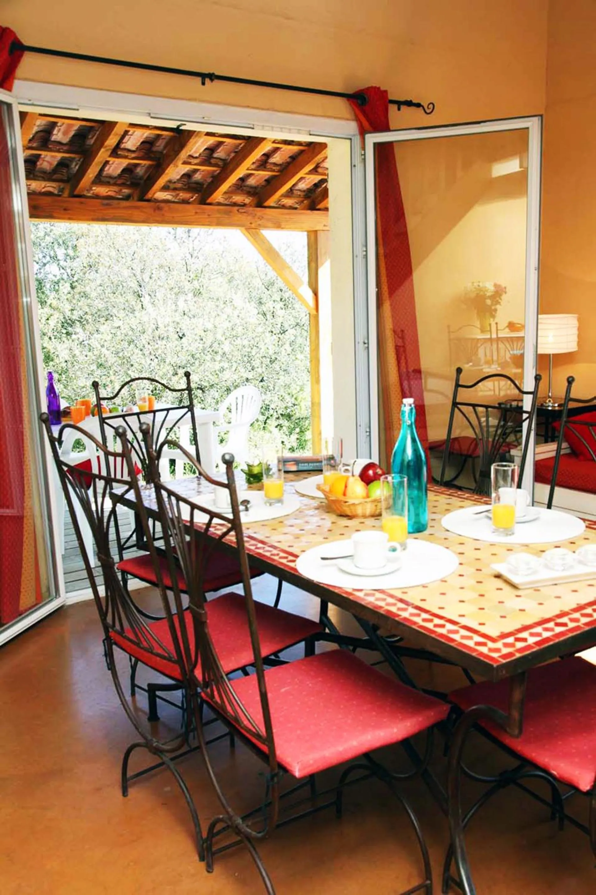 Dining area in Résidence Néméa les Portes des Cévennes