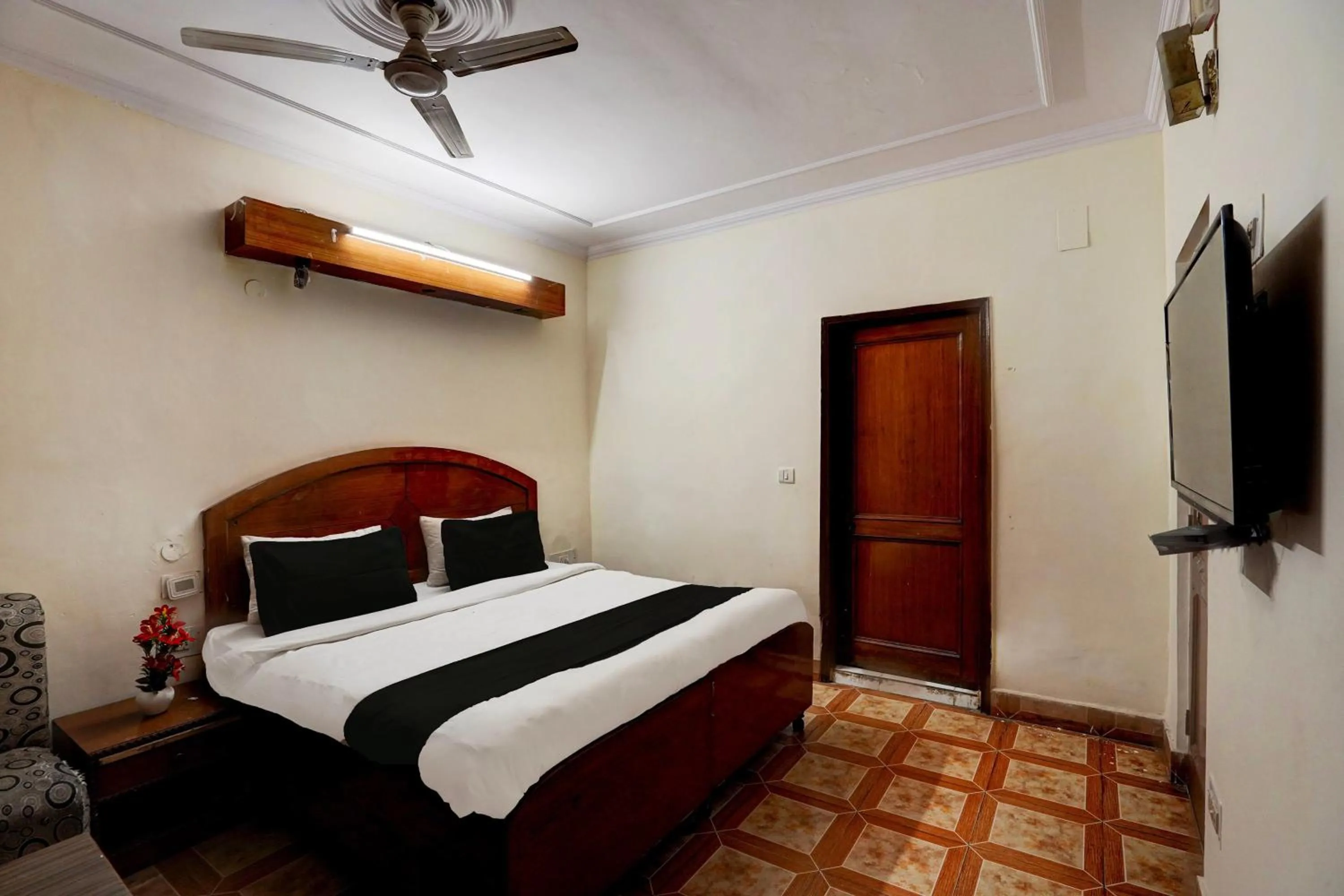 Bedroom, Bed in Townhouse DSR Classic