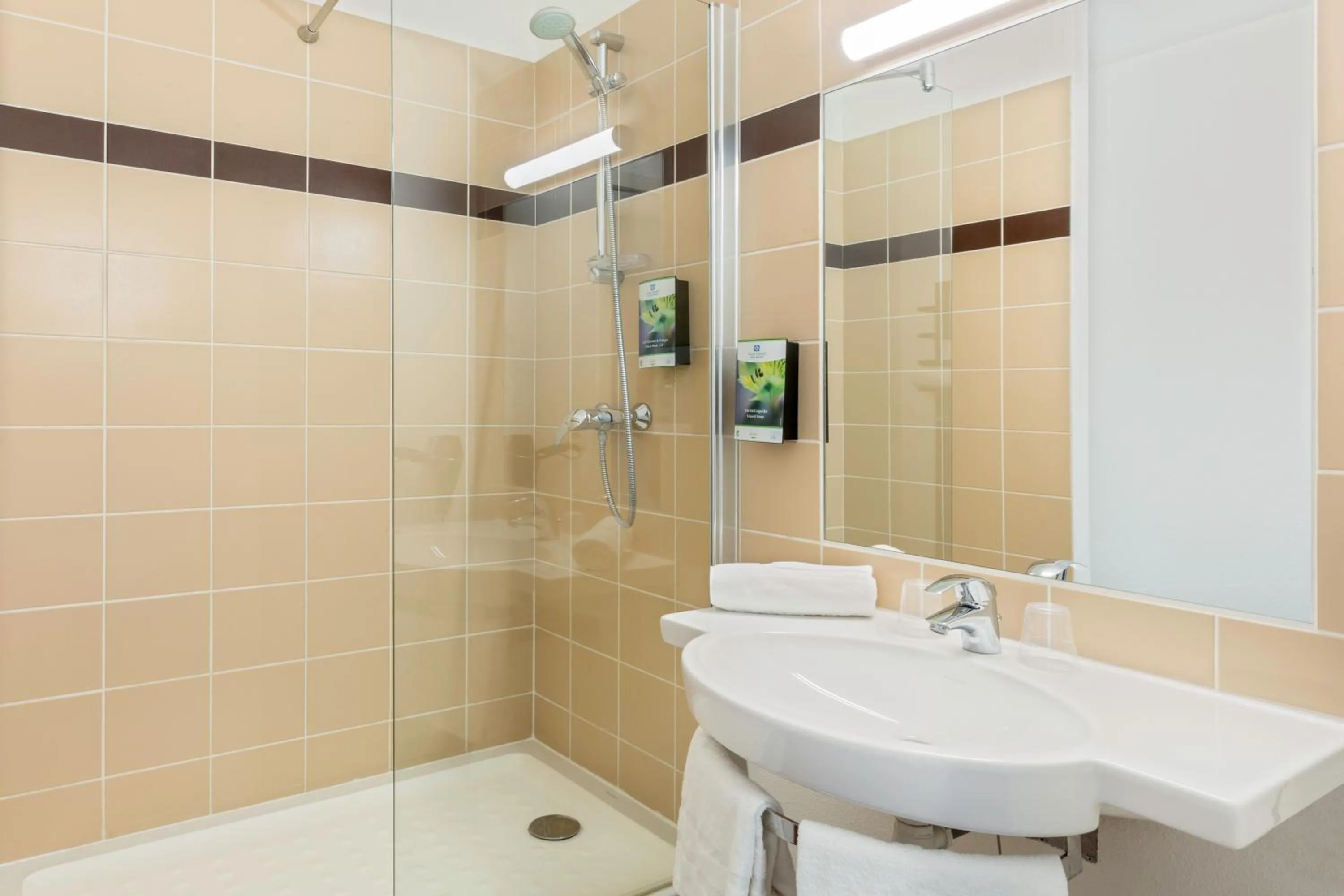 Shower in Sure Hotel by Best Western Saint-Amand-Les-Eaux