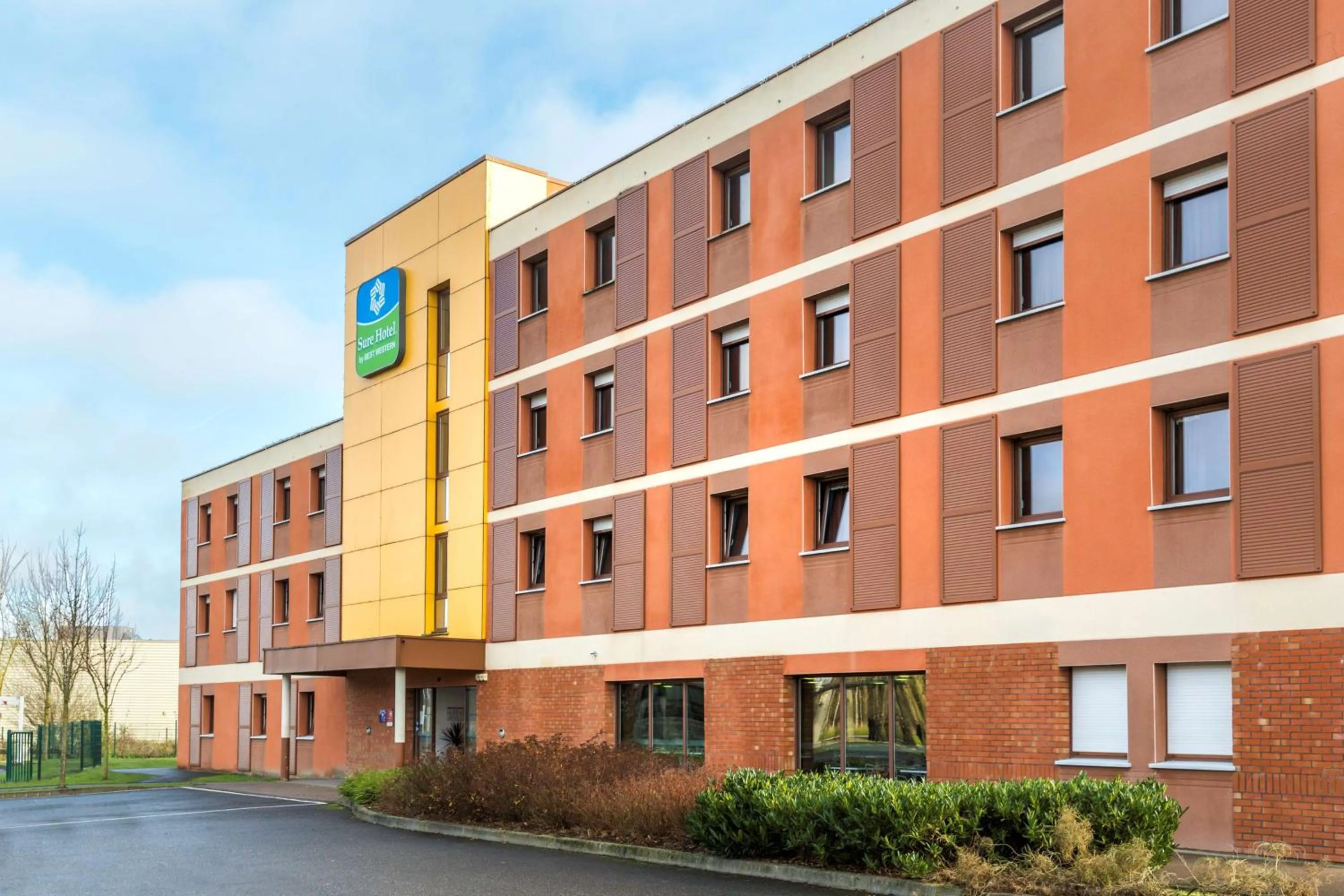 Property building in Sure Hotel by Best Western Saint-Amand-Les-Eaux