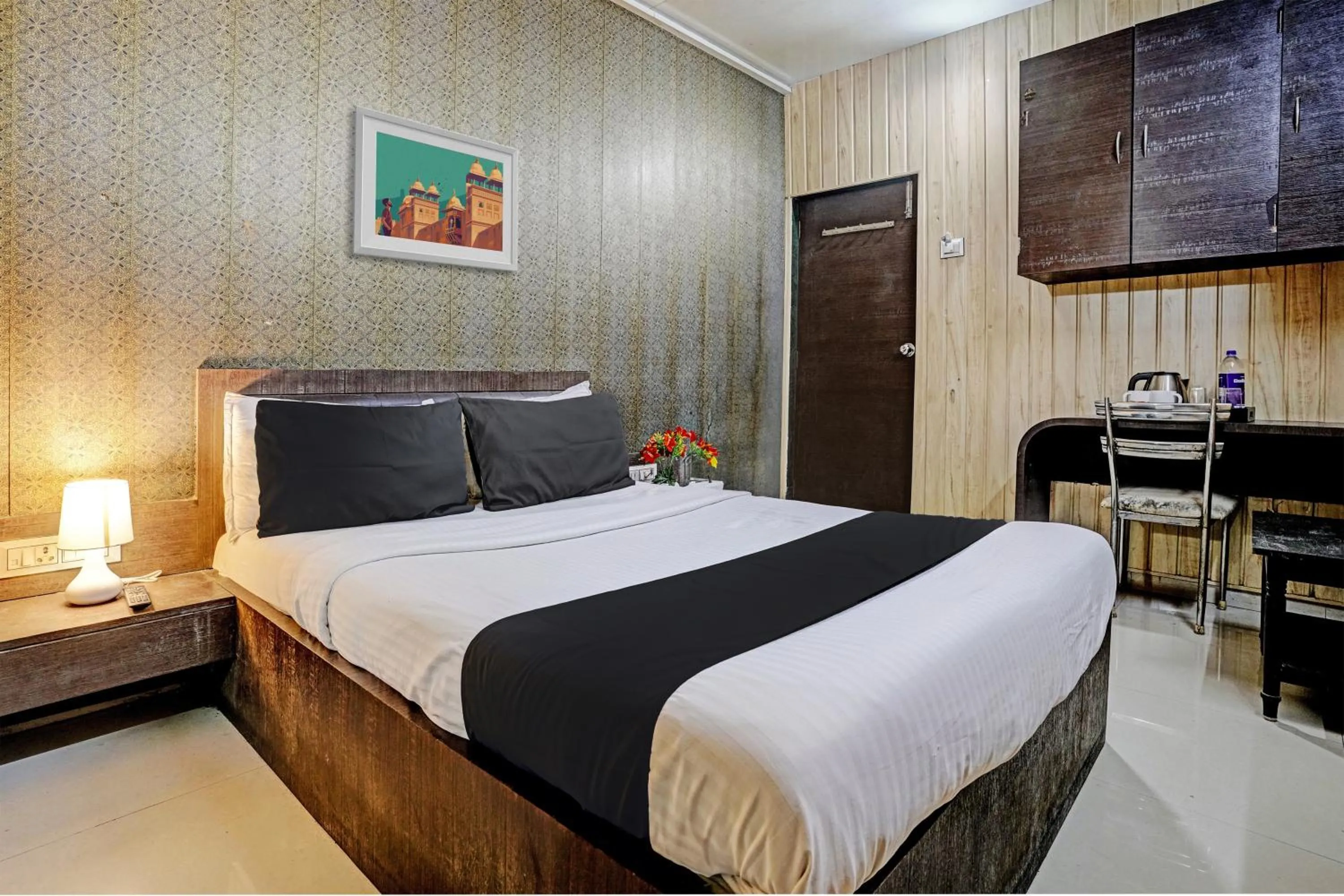 Bedroom, Bed in Hotel O Lotus Residency Near Anand Nagar Metro Station