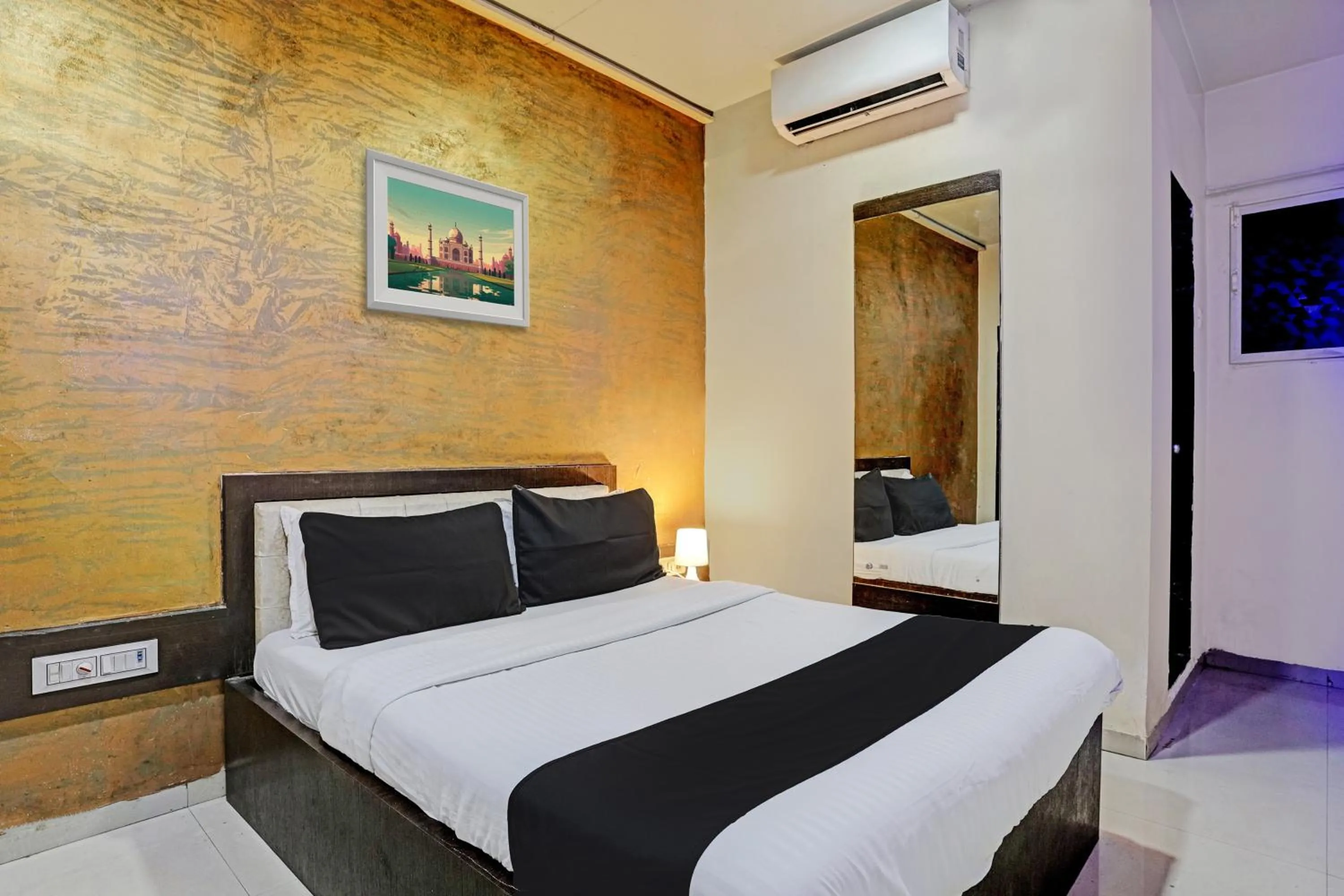 Bedroom, Bed in Hotel O Lotus Residency Near Anand Nagar Metro Station