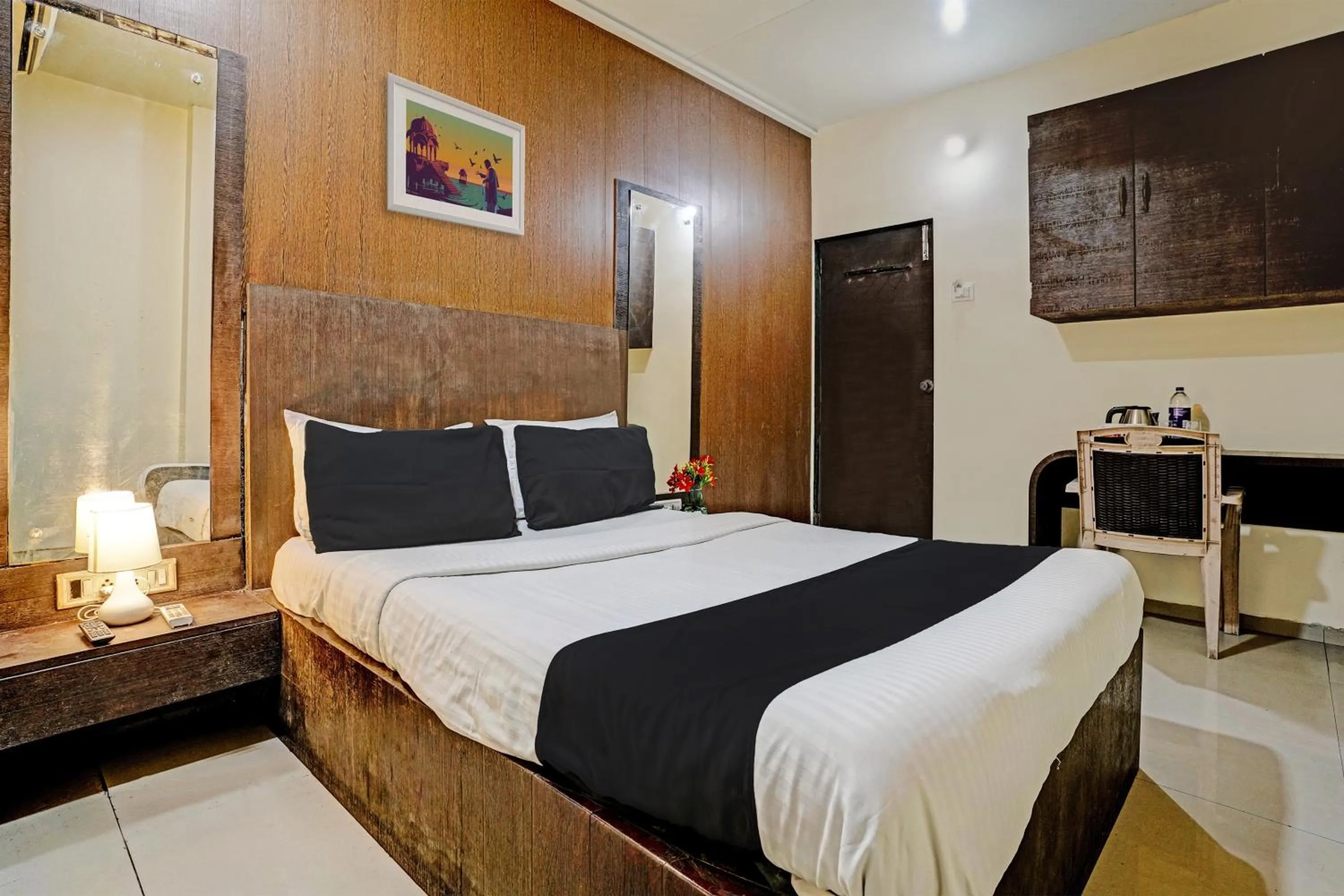 Bedroom, Bed in Hotel O Lotus Residency Near Anand Nagar Metro Station