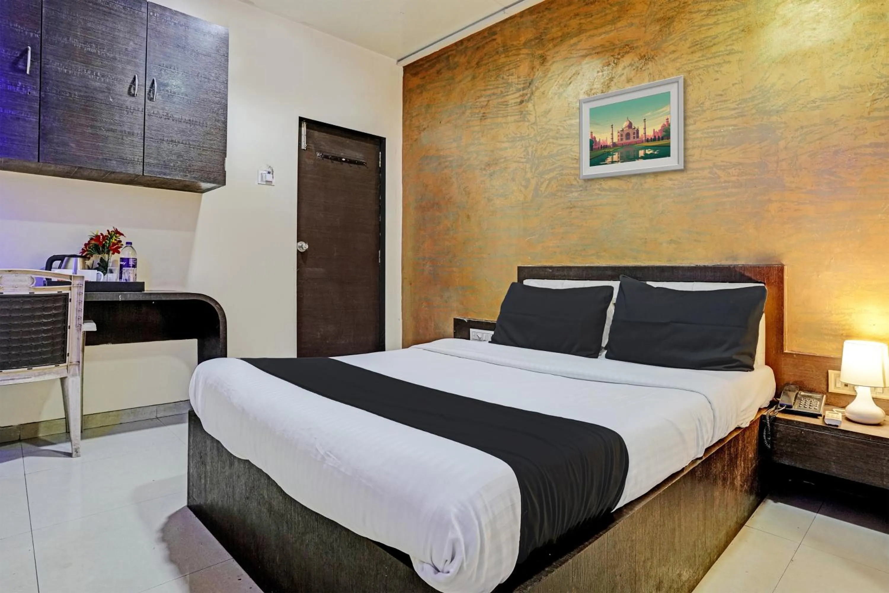 Bedroom, Bed in Hotel O Lotus Residency Near Anand Nagar Metro Station