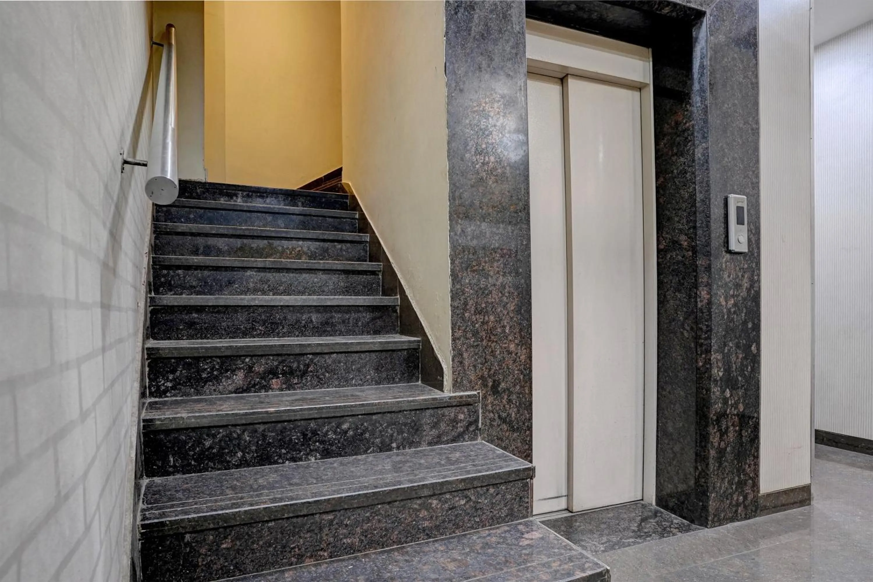 Lobby or reception in Hotel O Lotus Residency Near Anand Nagar Metro Station