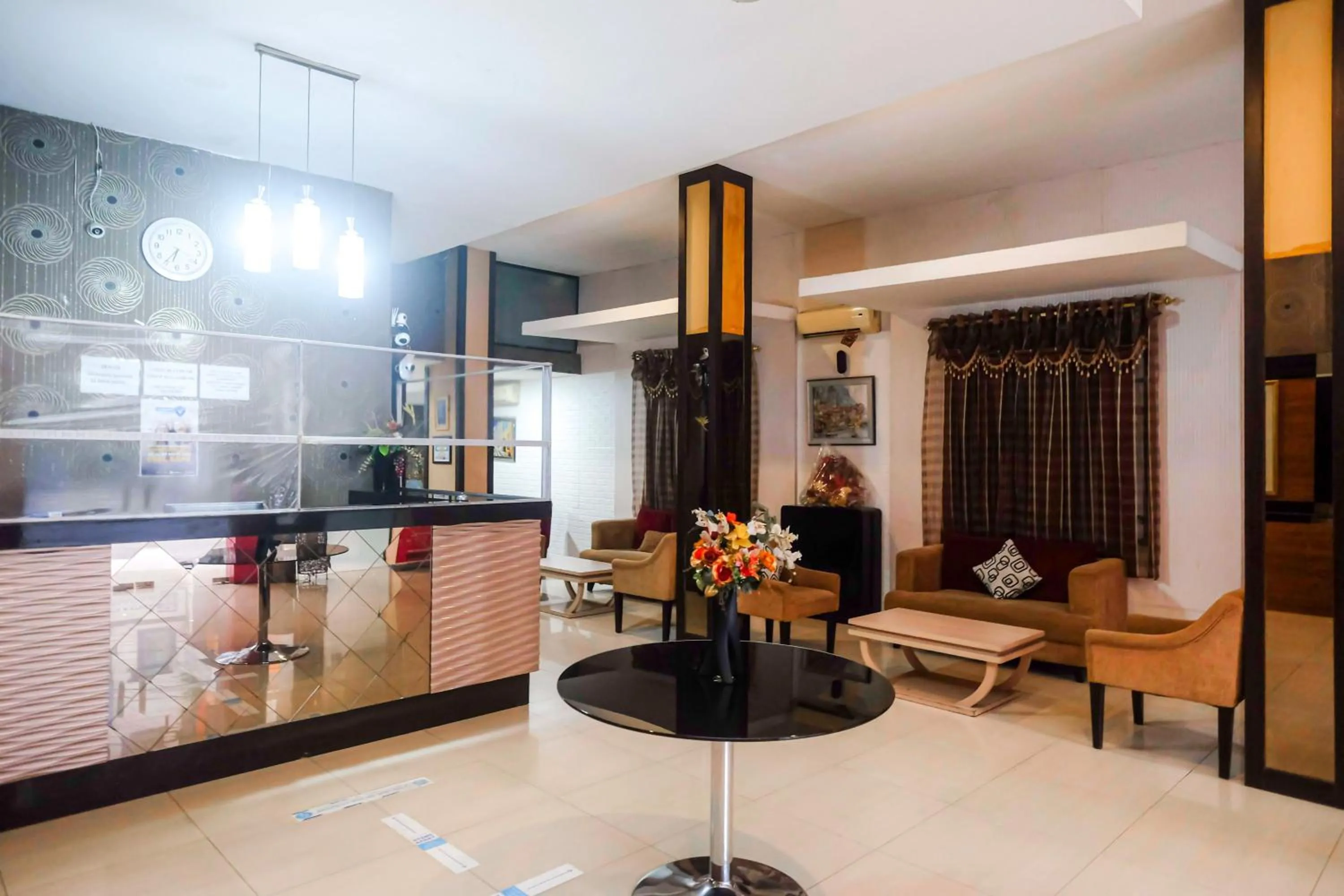 RedDoorz Plus at Grand Populer Hotel Makassar