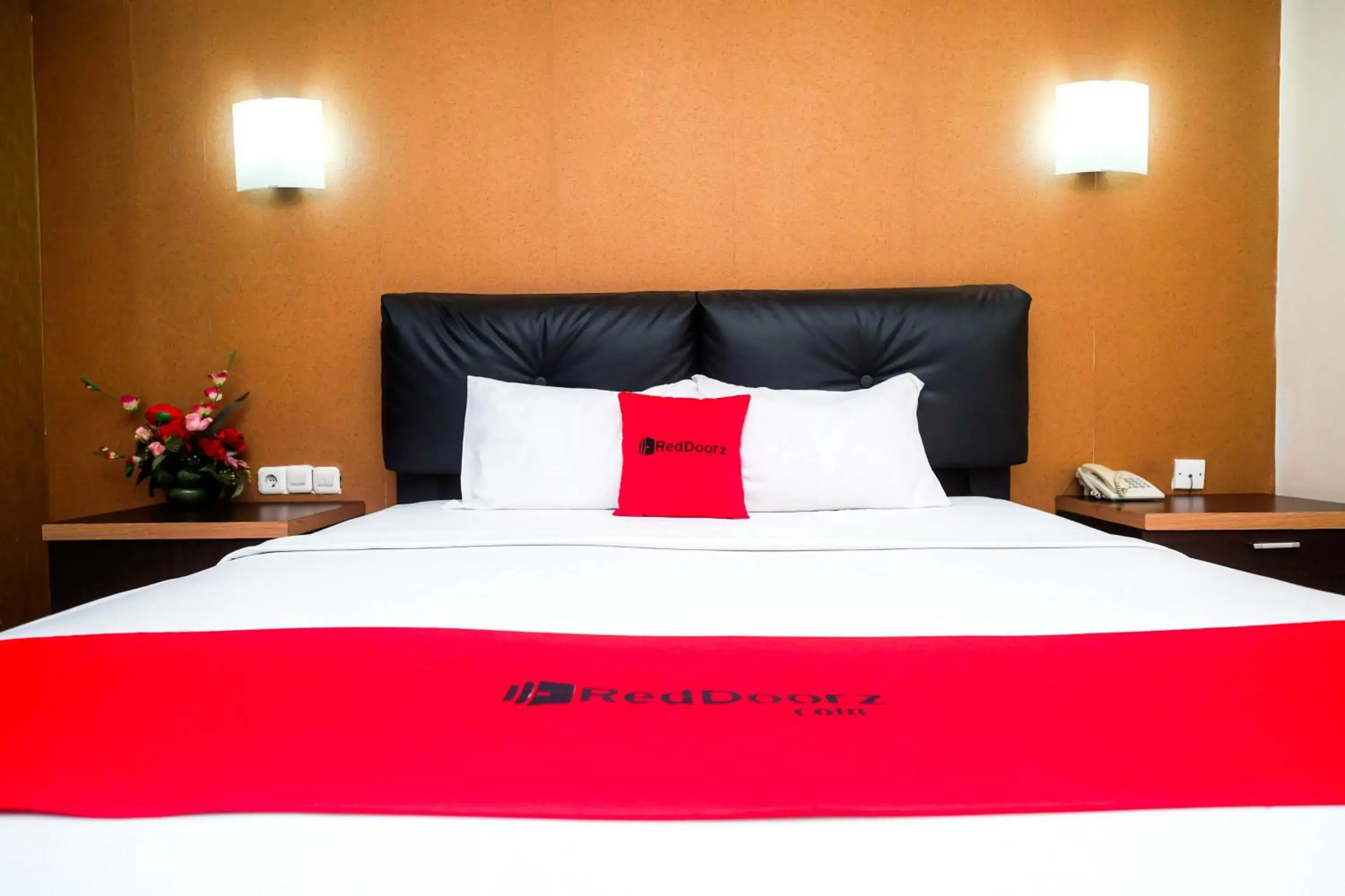 Superior Double Room in RedDoorz Plus at Grand Populer Hotel Makassar Superior Double Room in RedDoorz Plus at Grand Populer Hotel Makassar
