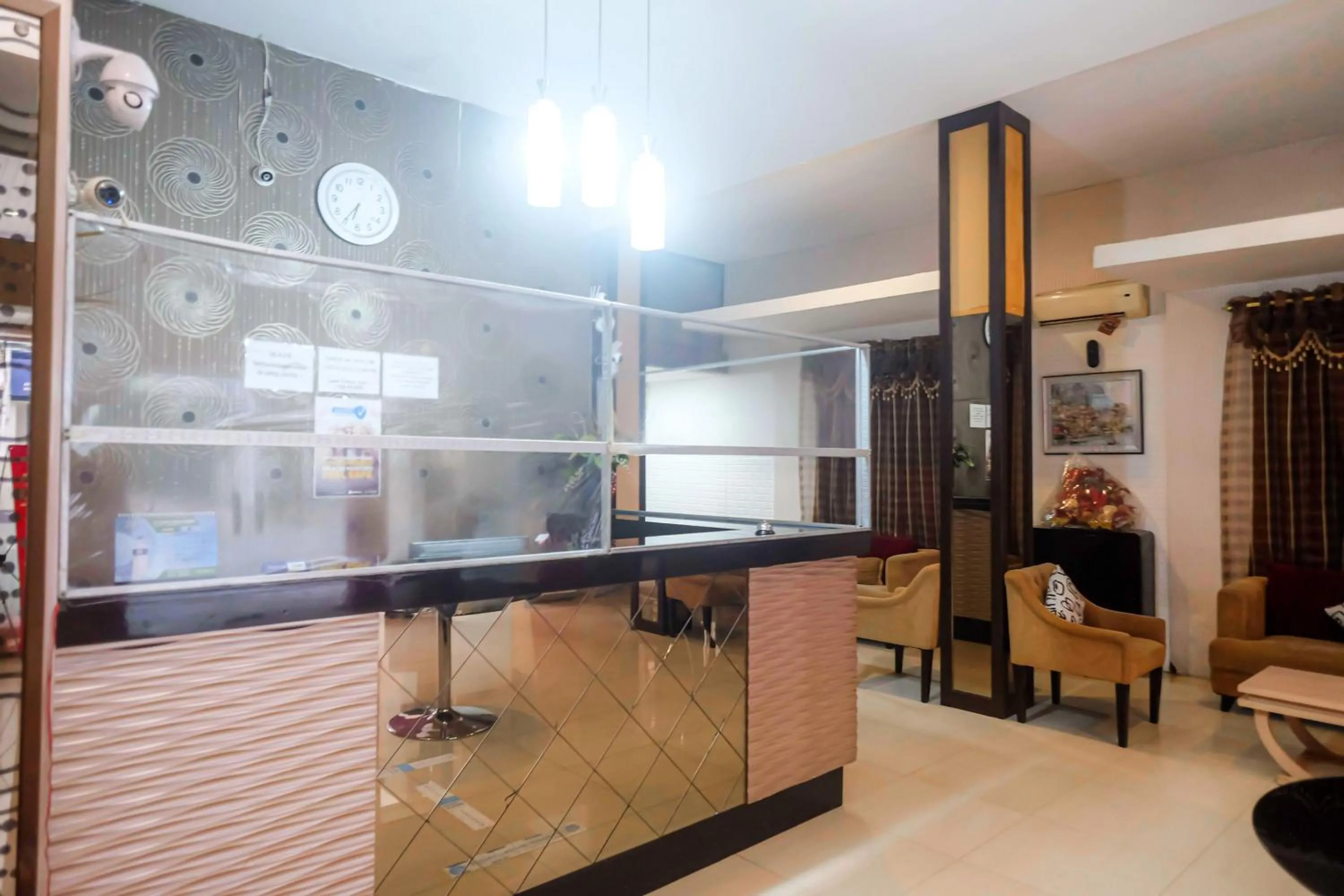 RedDoorz Plus at Grand Populer Hotel Makassar