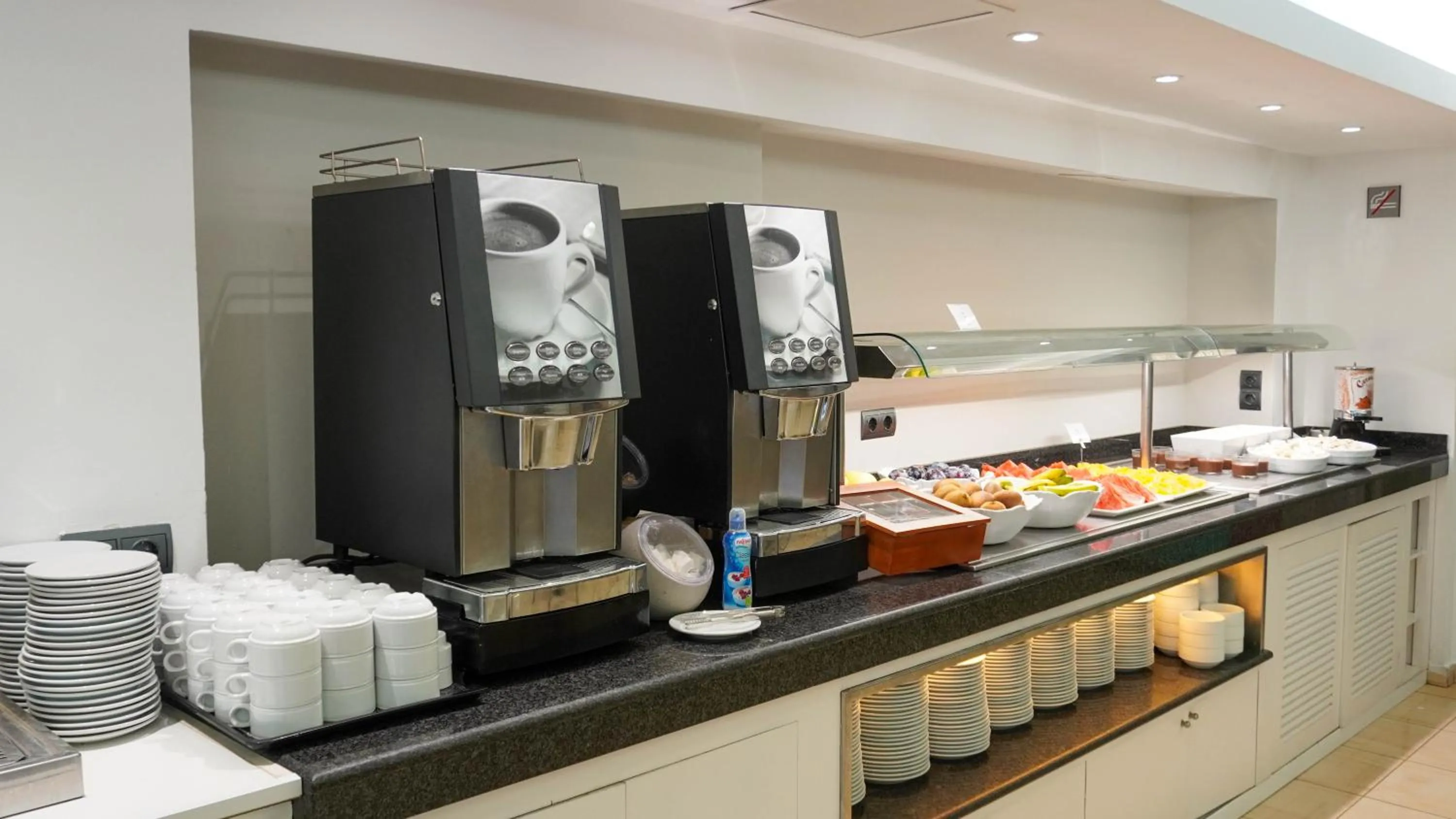 Buffet breakfast in O7 Alea