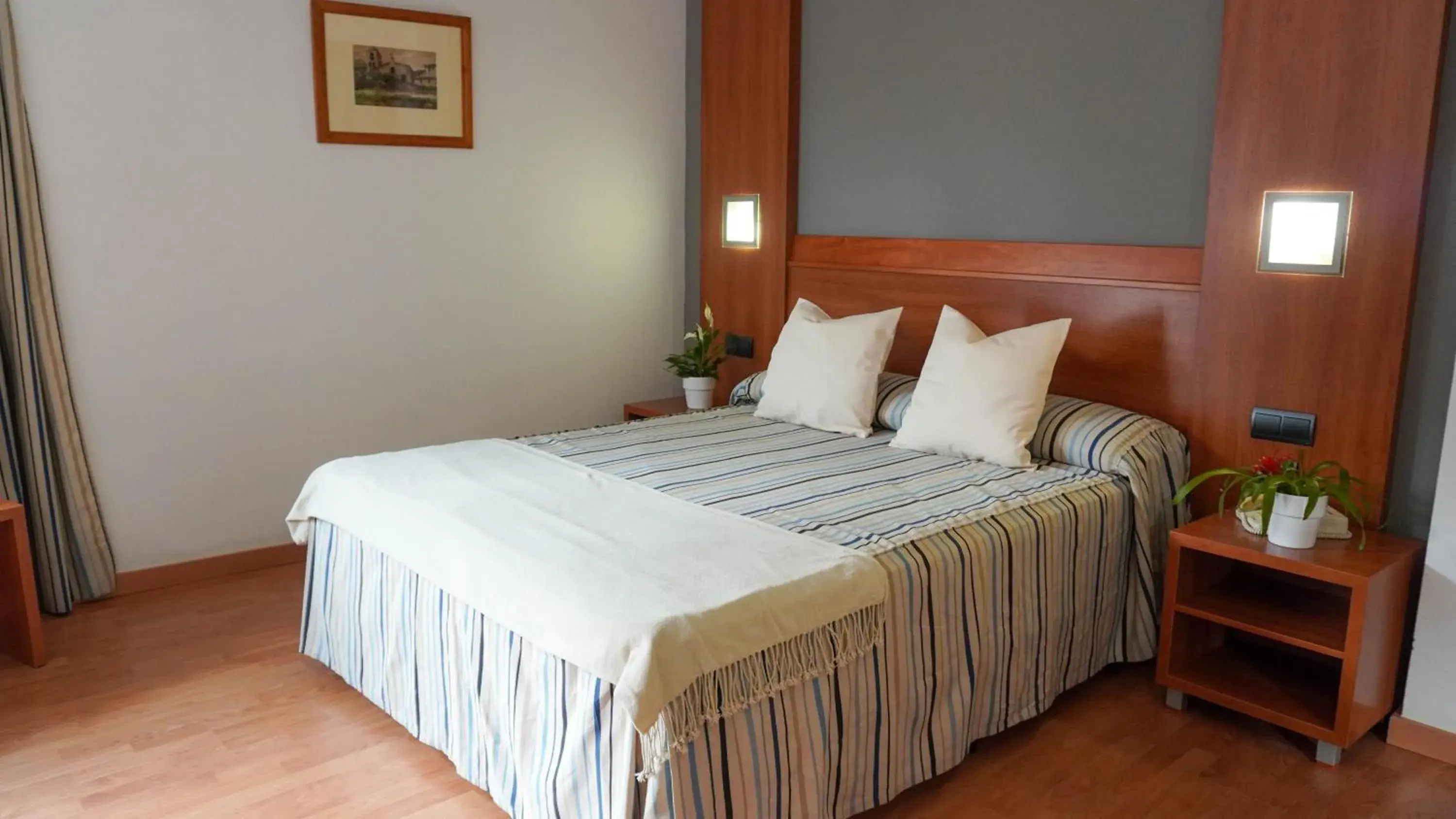 Photo of the whole room, Bed in O7 Alea Photo of the whole room, Bed in O7 Alea