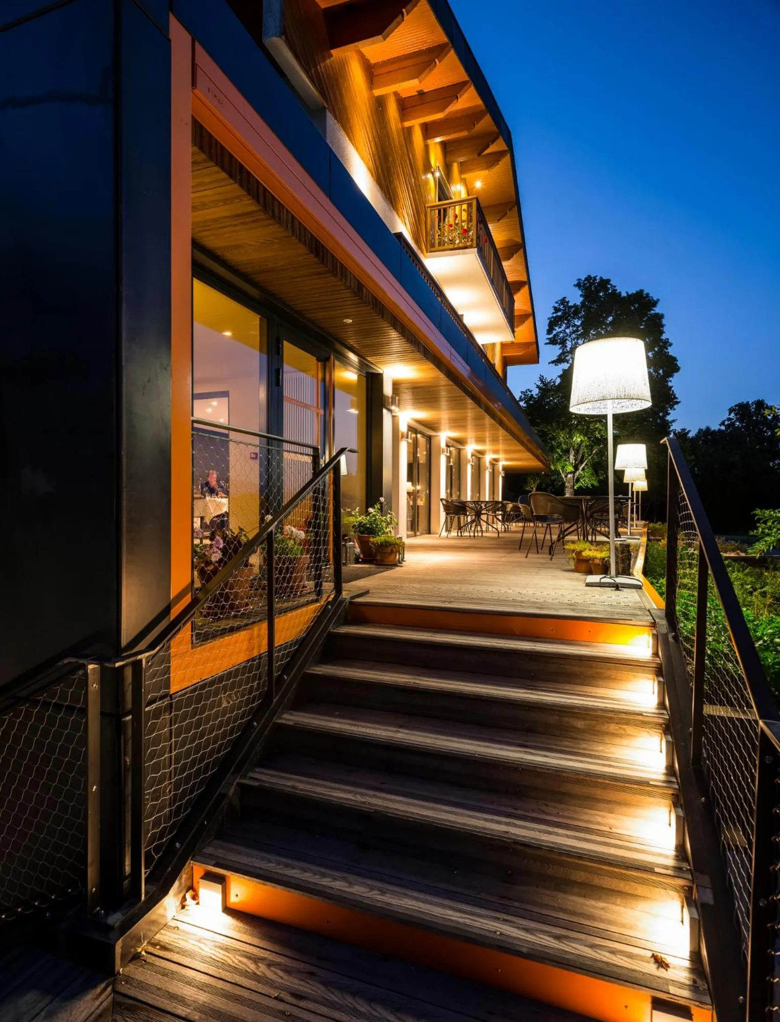 Restaurant/places to eat in Atmospheres