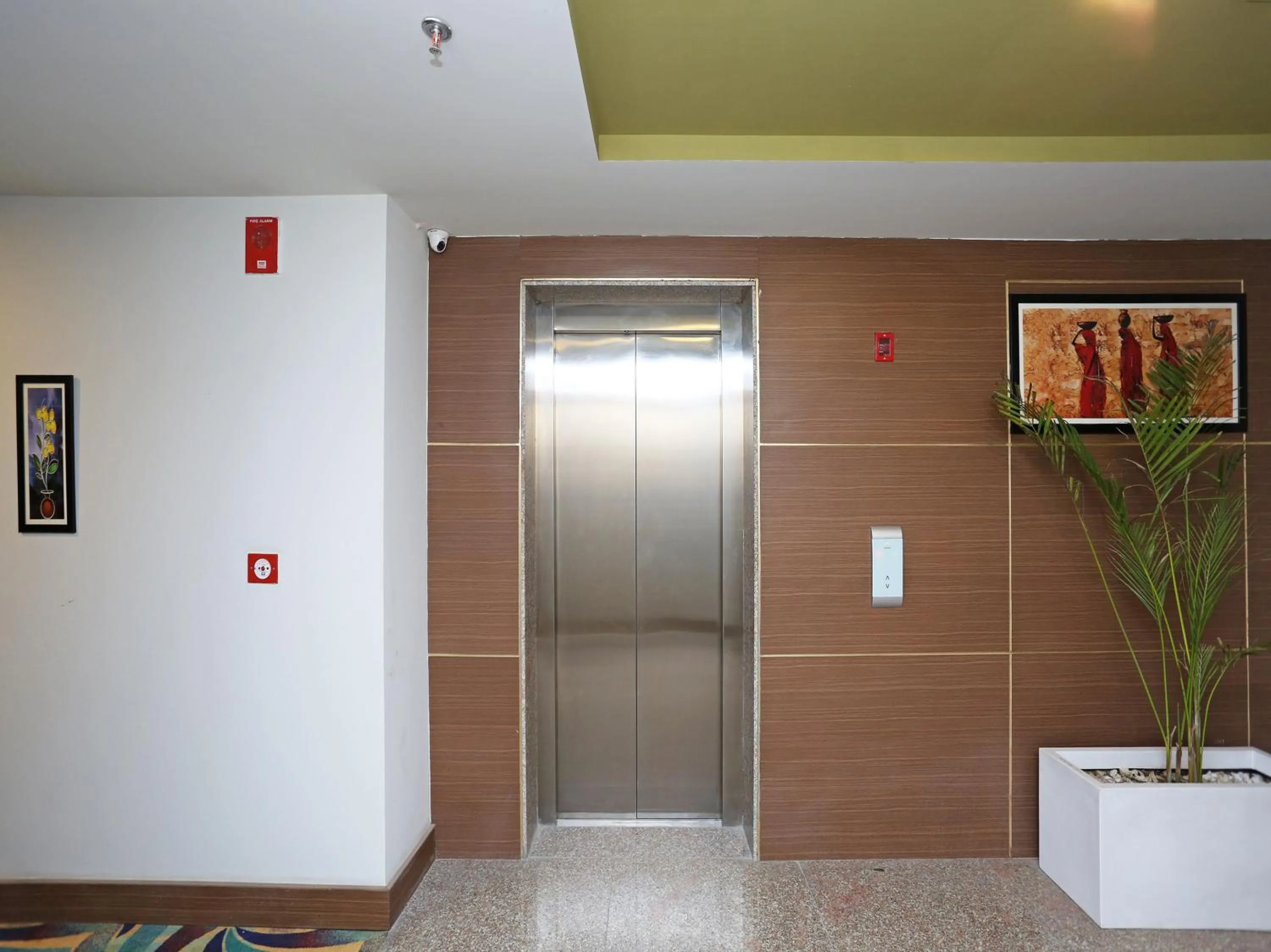 elevator in Four Leaf Service Suites, Haridwar