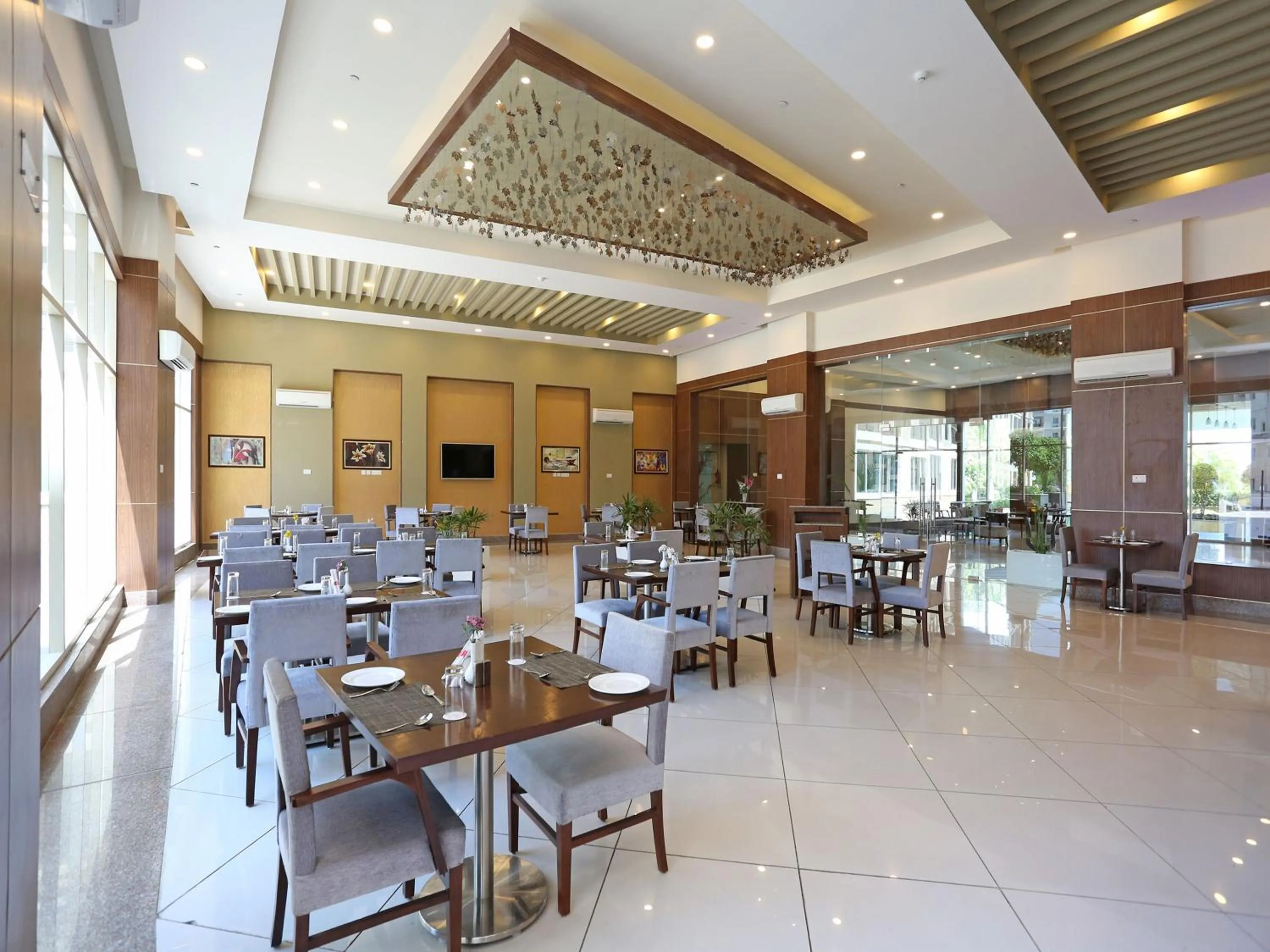 Restaurant/places to eat in Four Leaf Service Suites, Haridwar