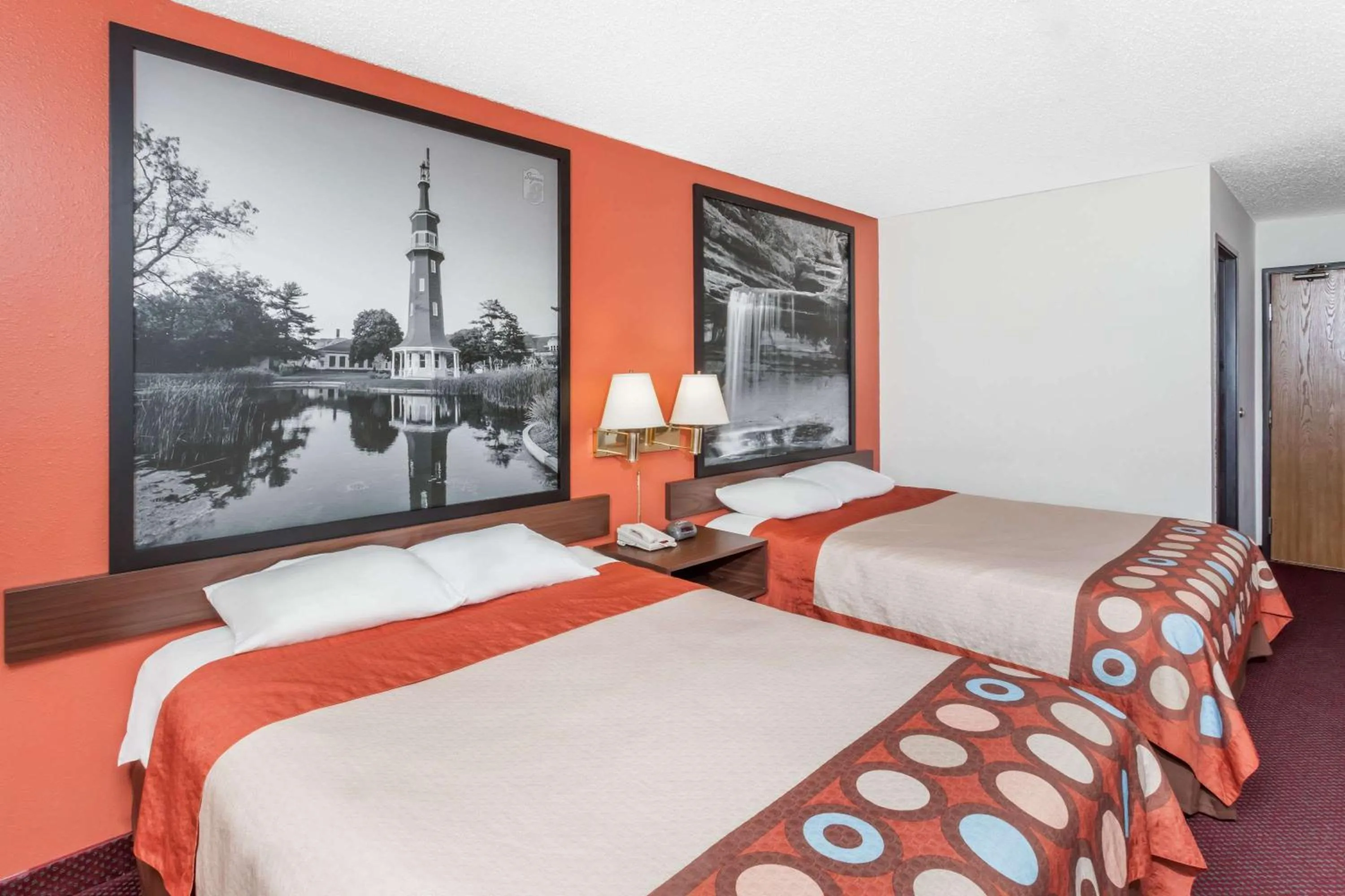 Photo of the whole room, Bed in Super 8 by Wyndham Washington/Peoria Area