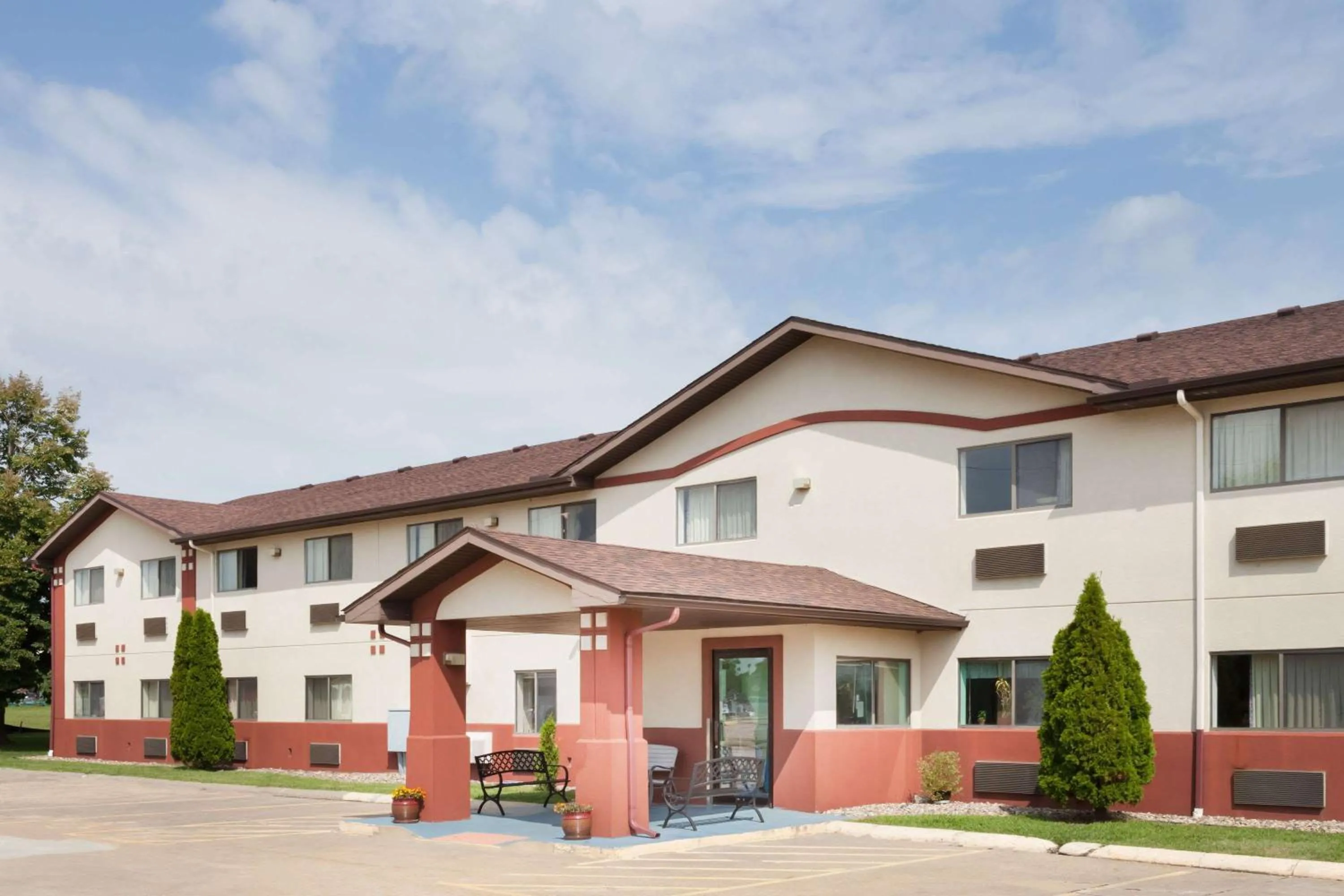 Property building in Super 8 by Wyndham Washington/Peoria Area