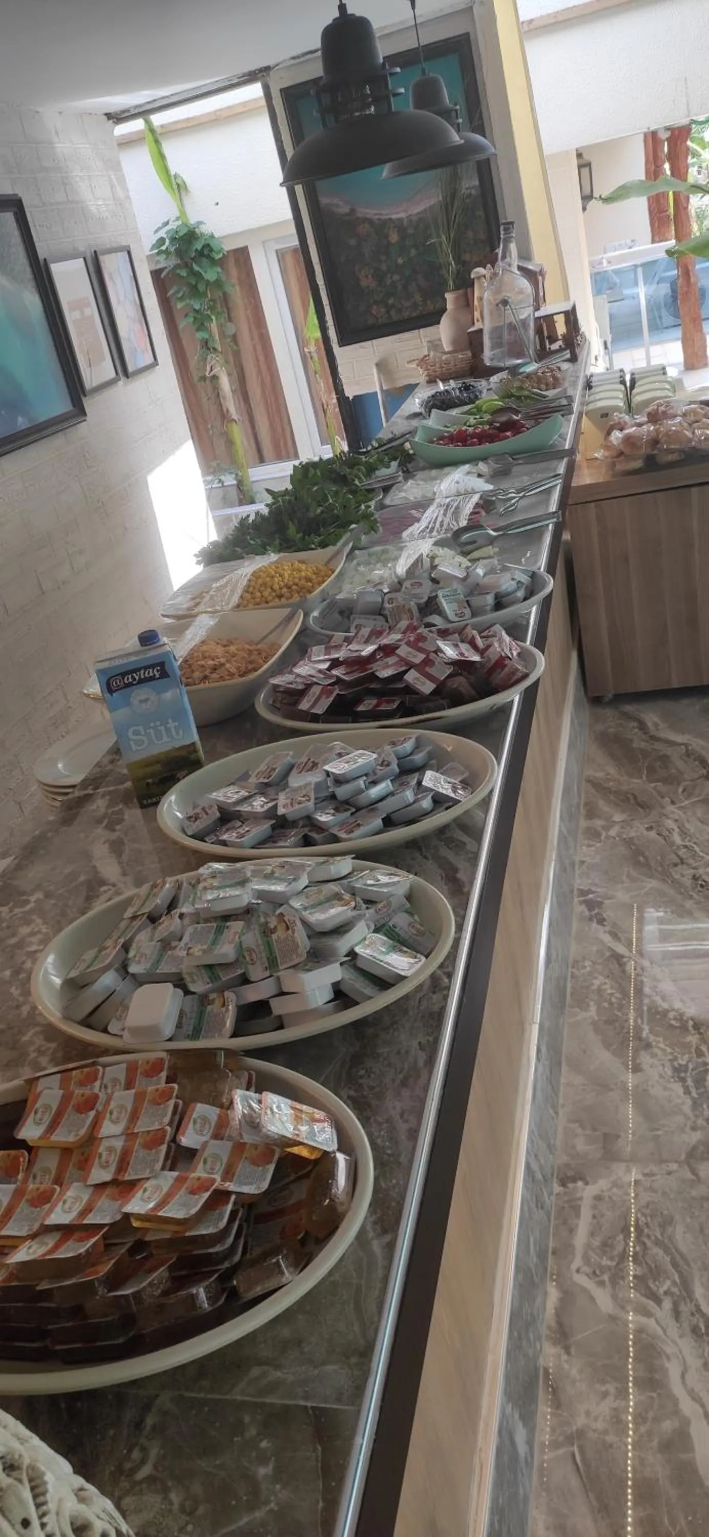 Breakfast in Romeo Beach Hotel