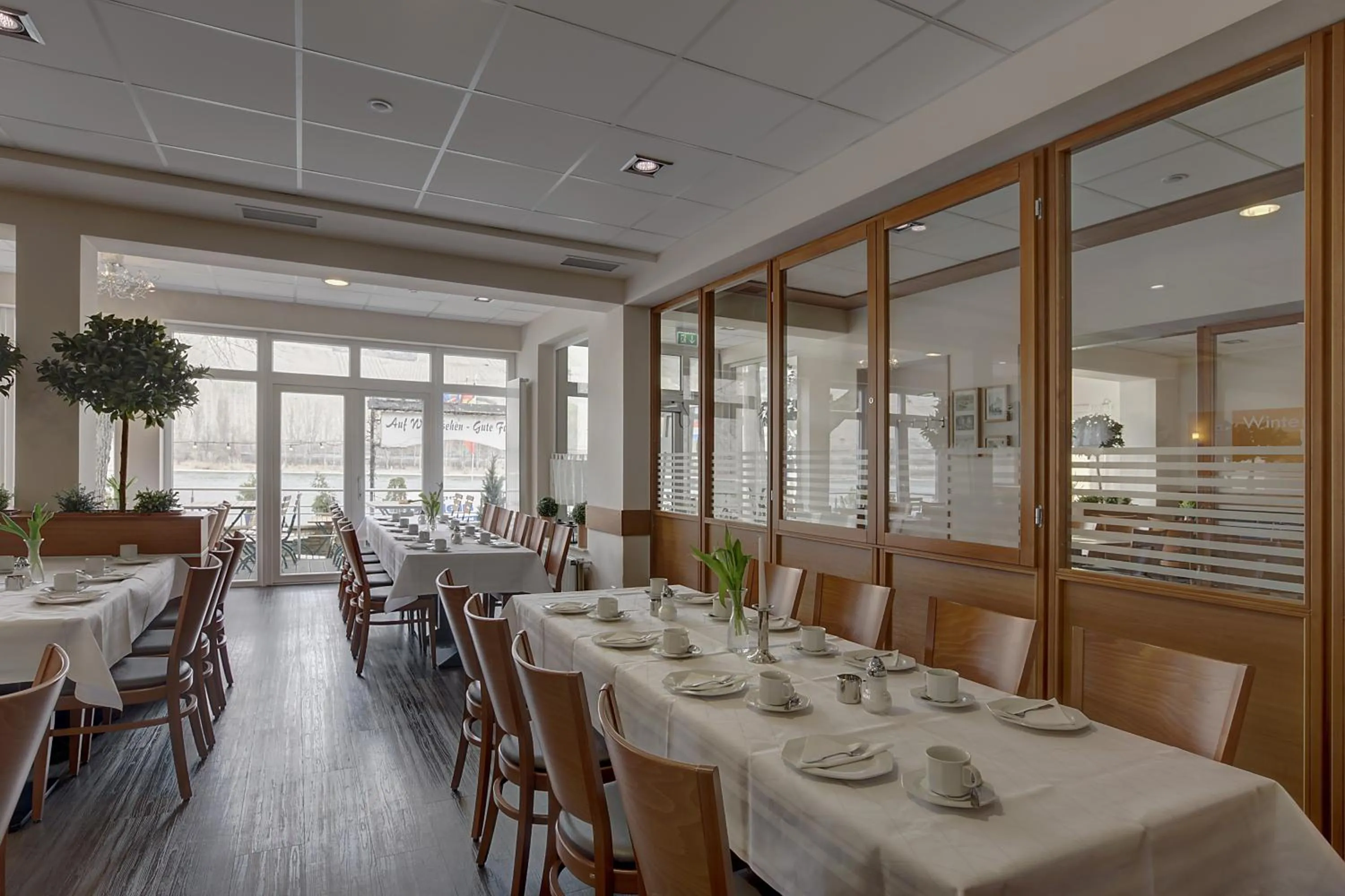 Restaurant/places to eat in Lindenhof