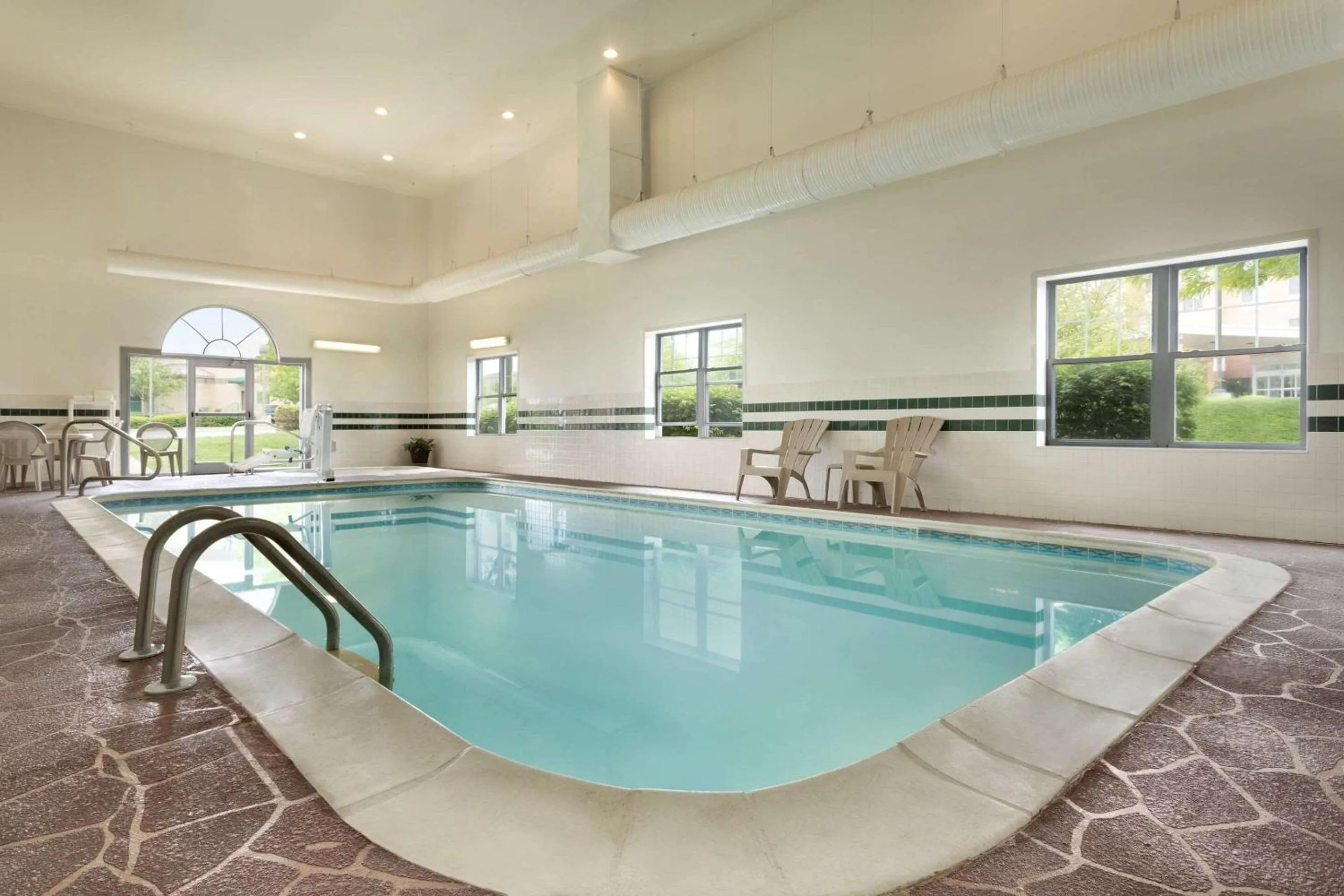 Swimming pool in Country Inn & Suites by Radisson, Louisville East, KY