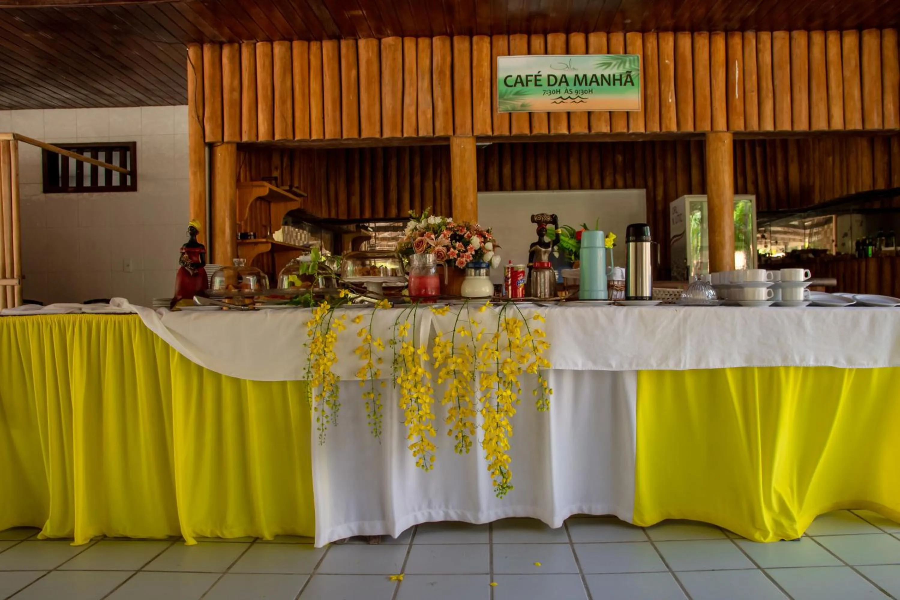 Buffet breakfast in Orla Nautica