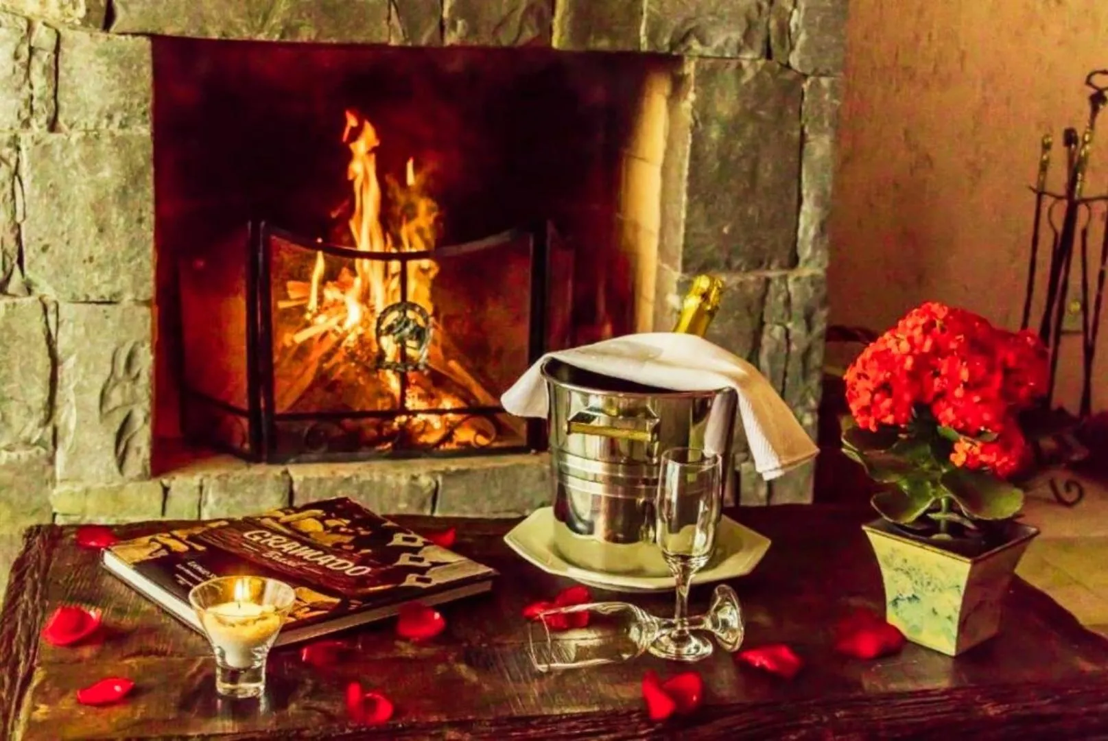 fireplace in Estalagem Coração Da Mata