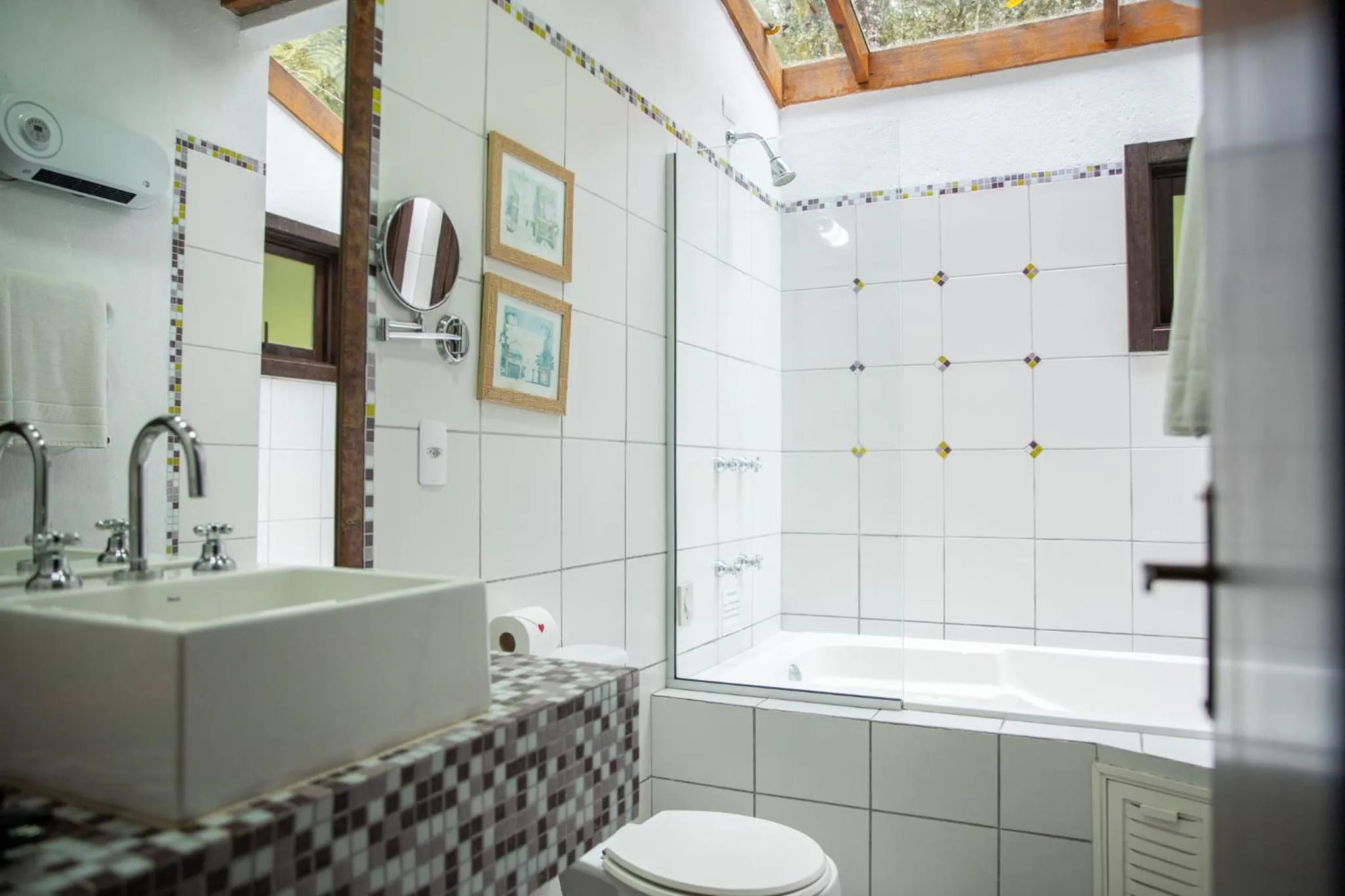 Shower in Estalagem Coração Da Mata