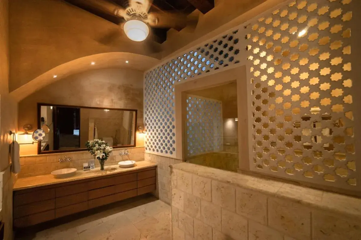 Bathroom in Hotel Boutique Casa Del Arzobispado Bathroom in Hotel Boutique Casa Del Arzobispado