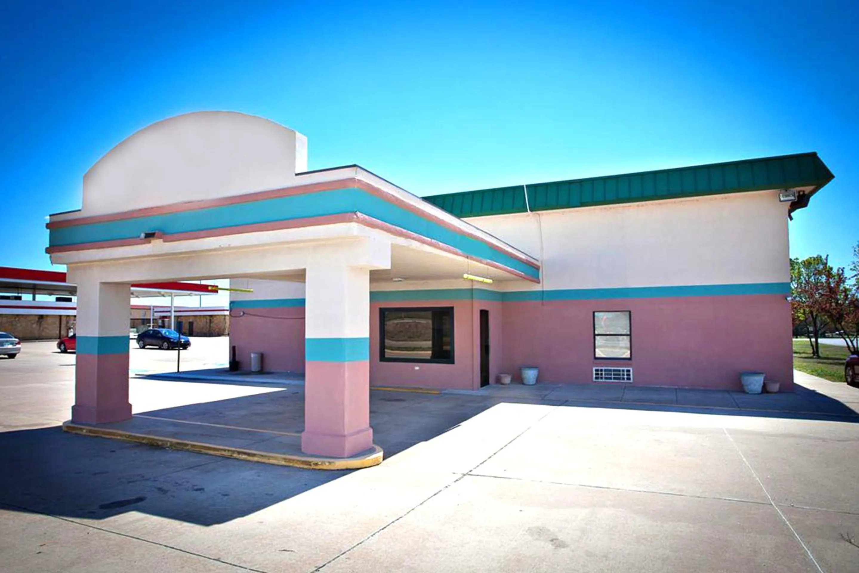 Property building in Sky Palace Inn & Suites Park City Wichita North