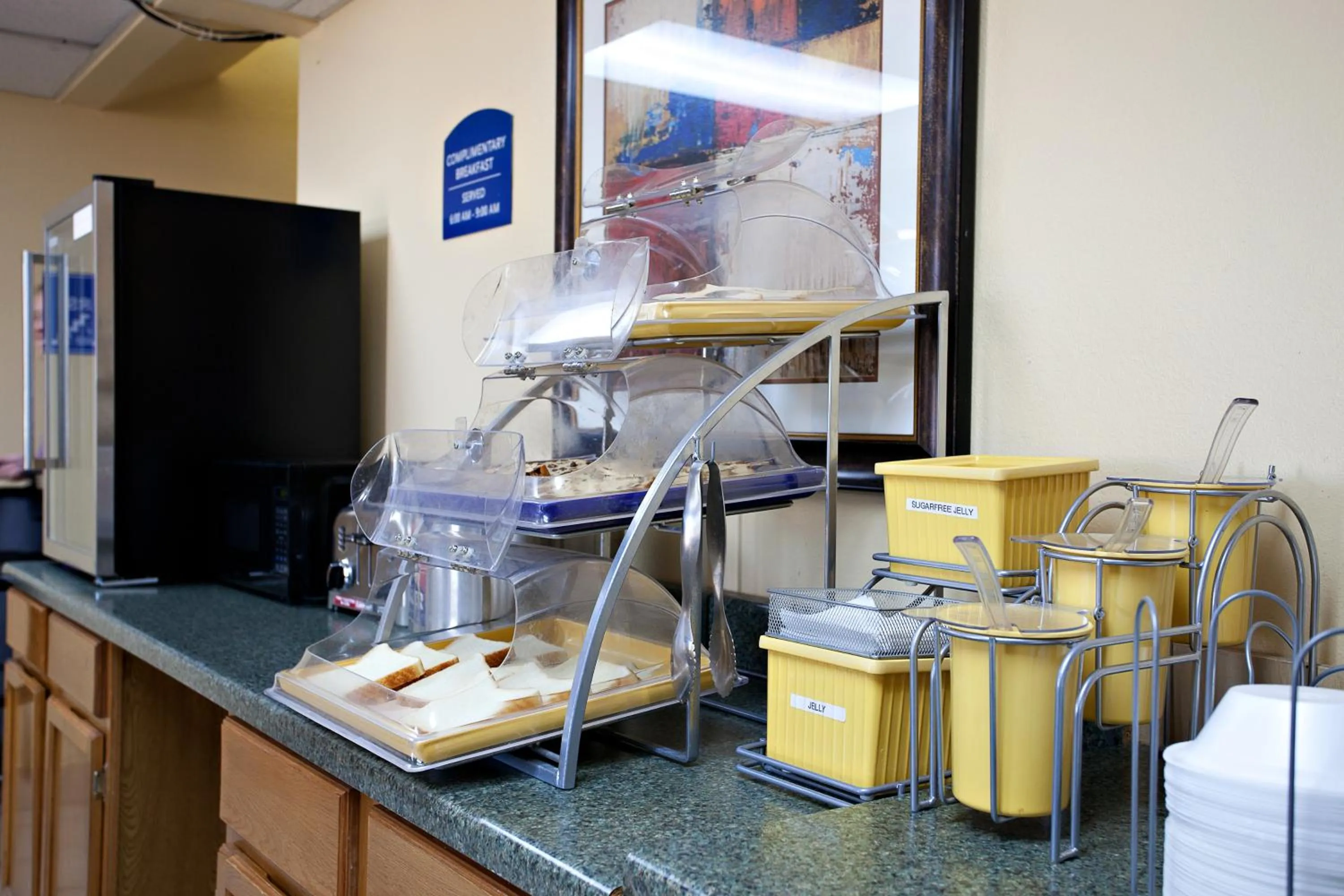 Breakfast in Sky Palace Inn & Suites Park City Wichita North