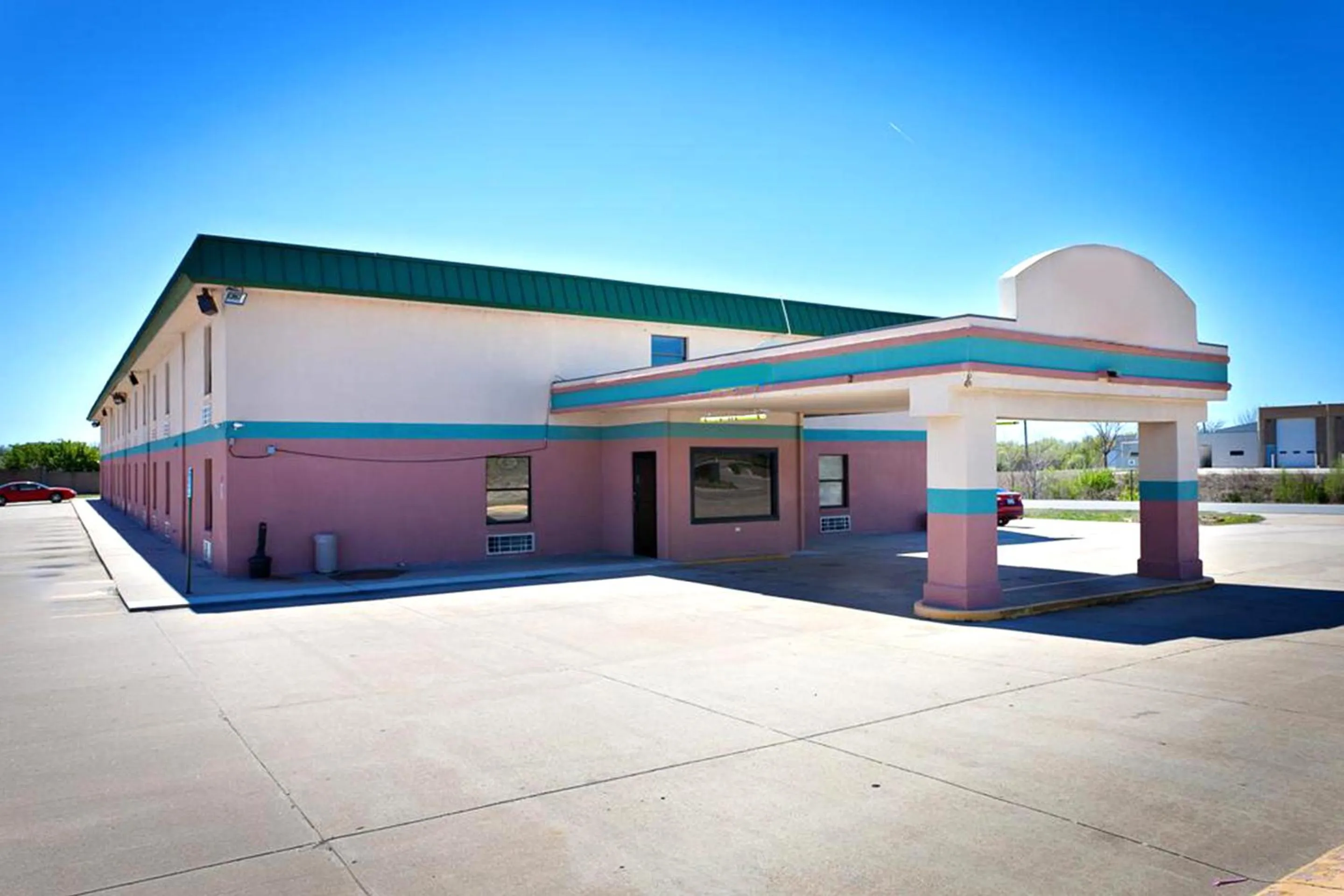 Property building in Sky Palace Inn & Suites Park City Wichita North